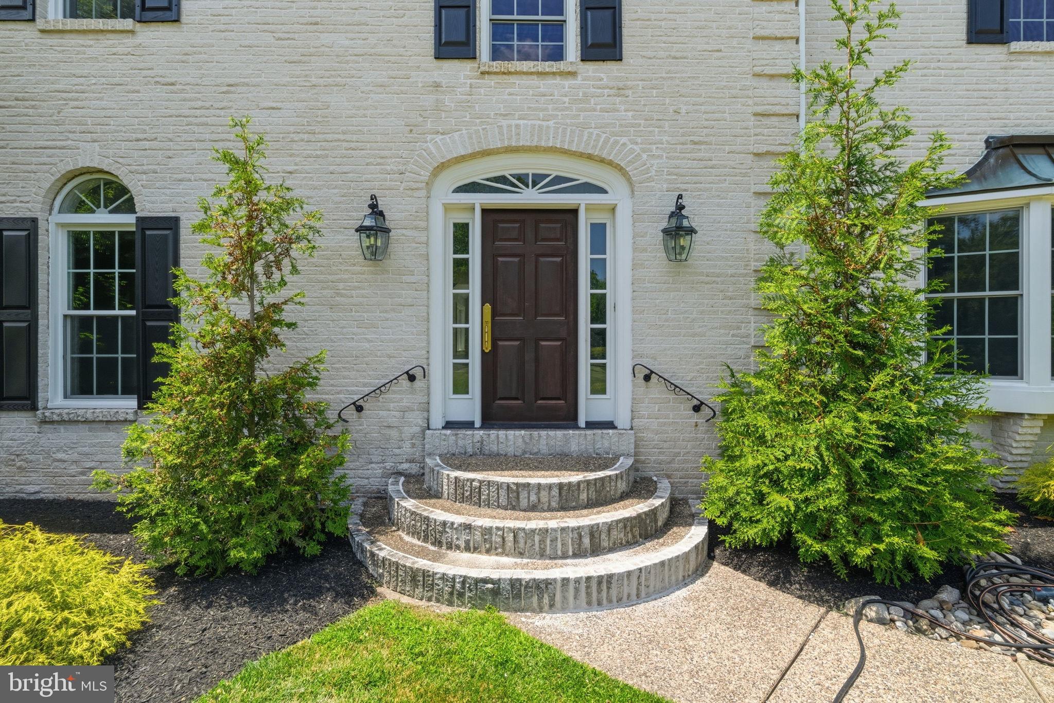 TWO POND ESTATES - Residential