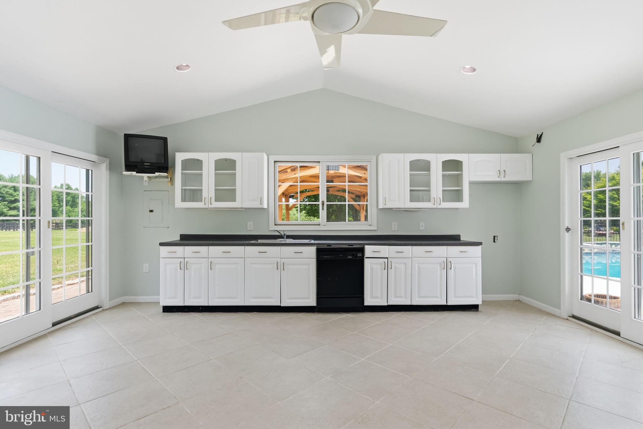 TWO POND ESTATES - Residential