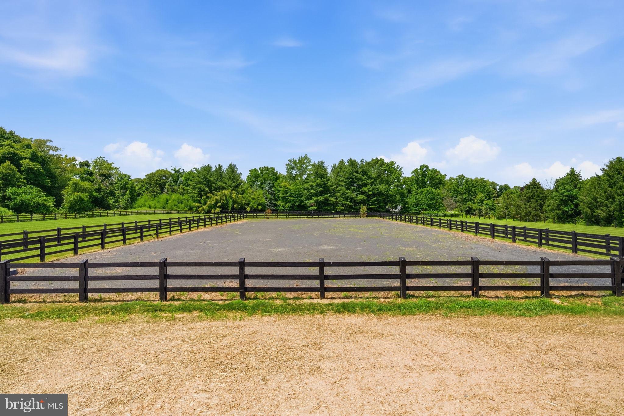 TWO POND ESTATES - Residential