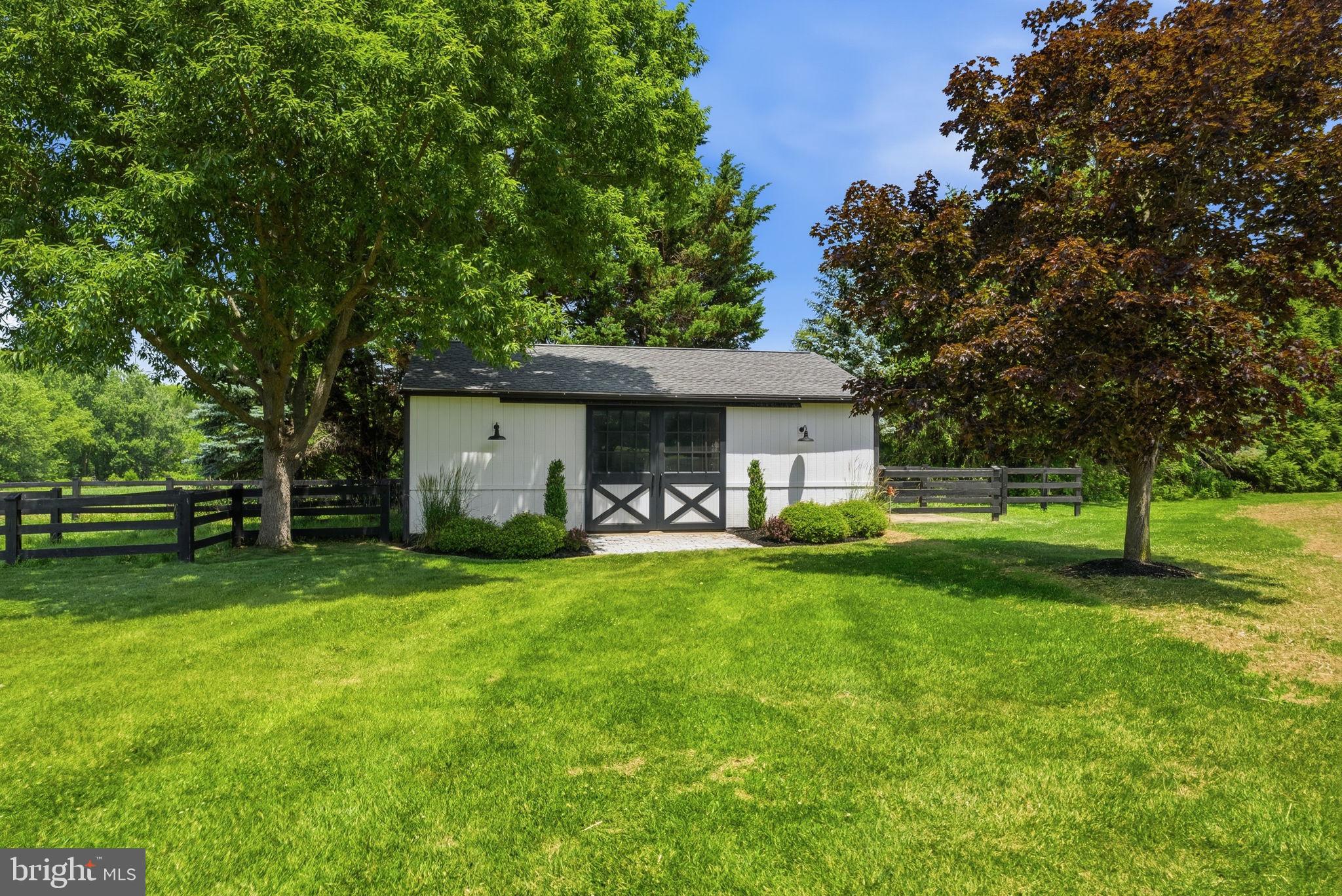 TWO POND ESTATES - Residential