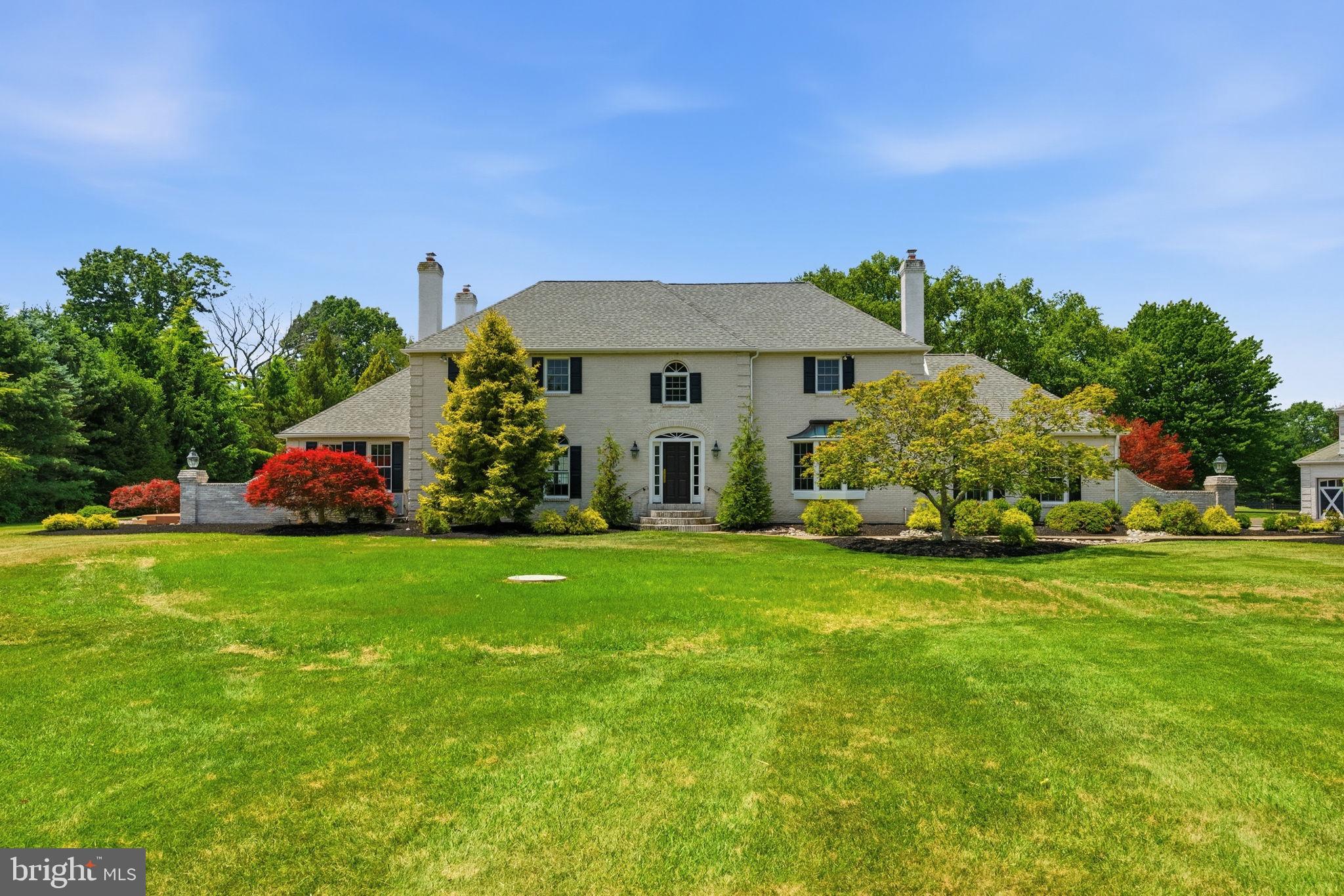 TWO POND ESTATES - Residential