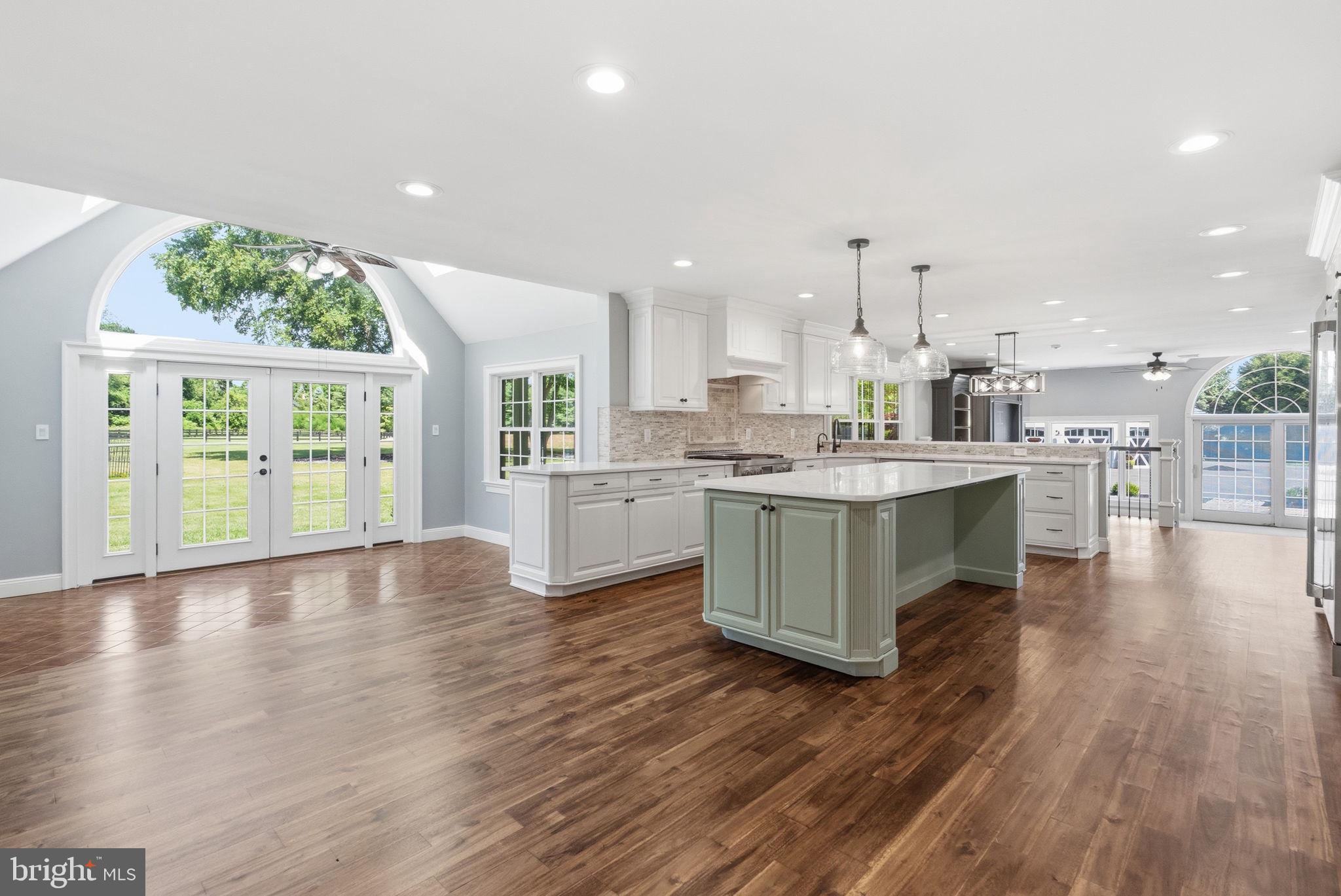 TWO POND ESTATES - Residential