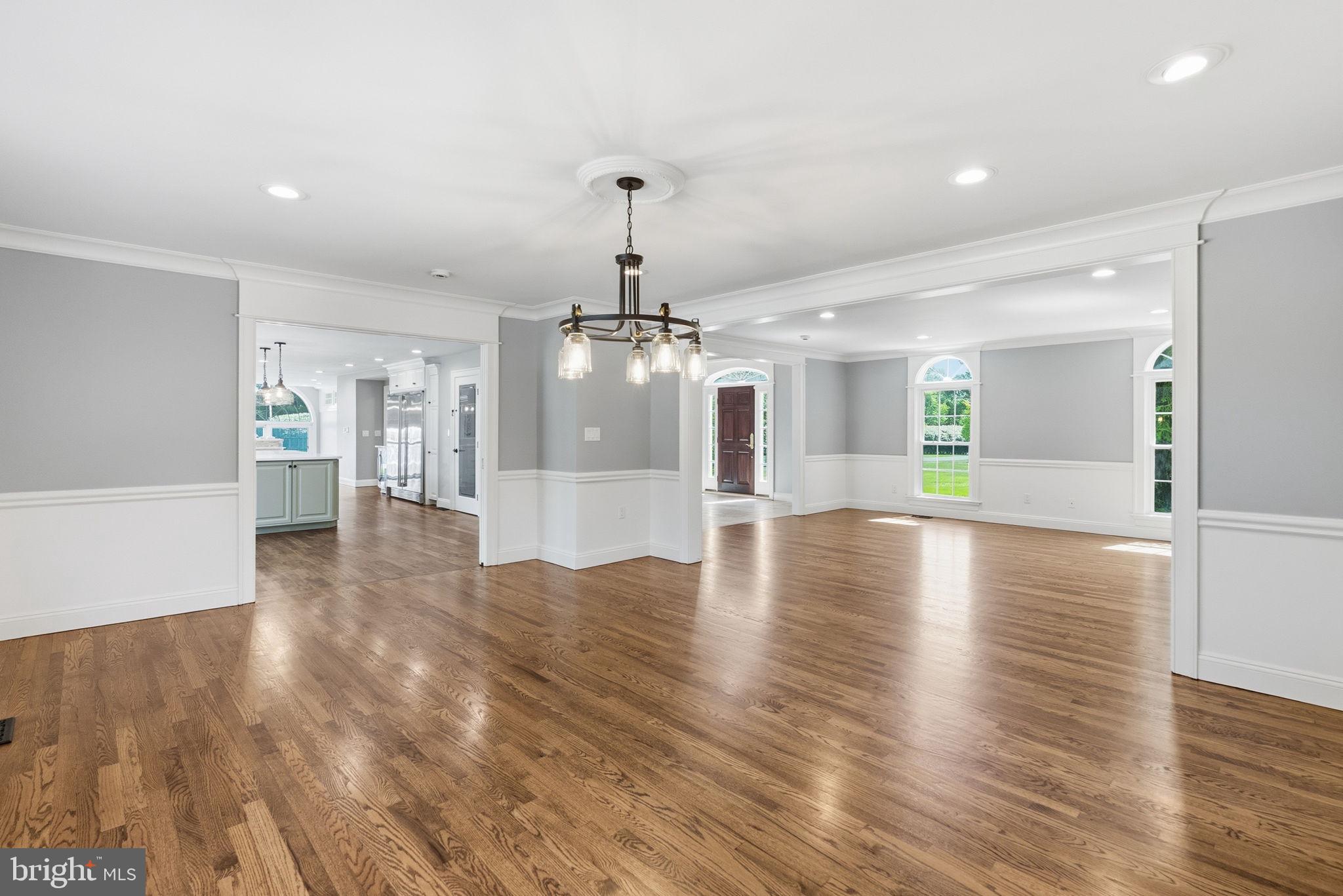 TWO POND ESTATES - Residential