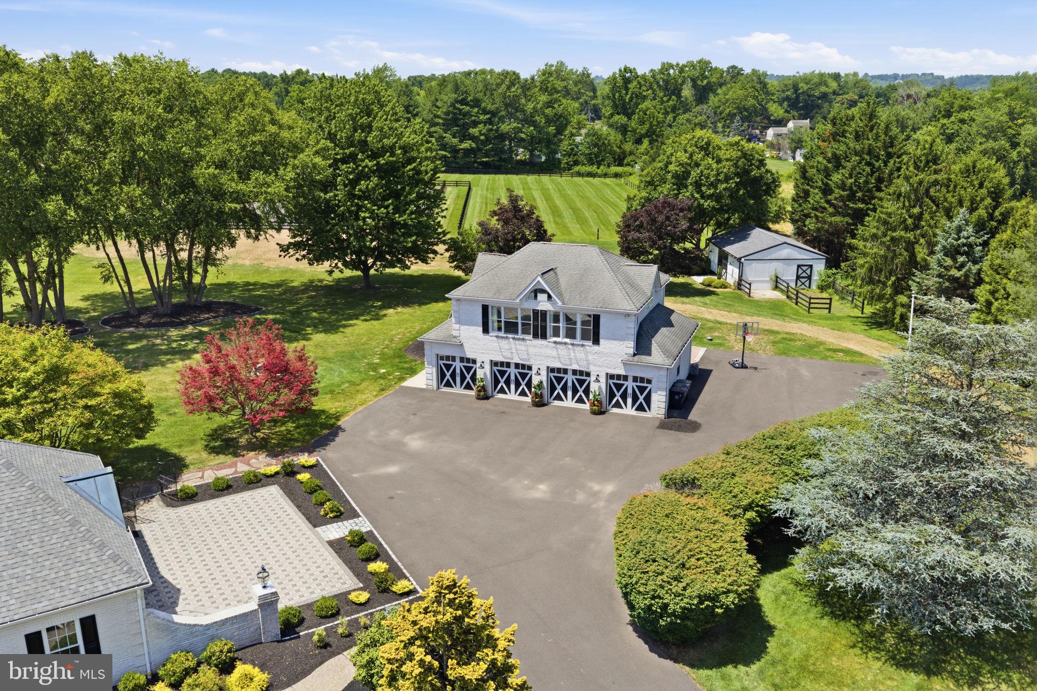TWO POND ESTATES - Residential