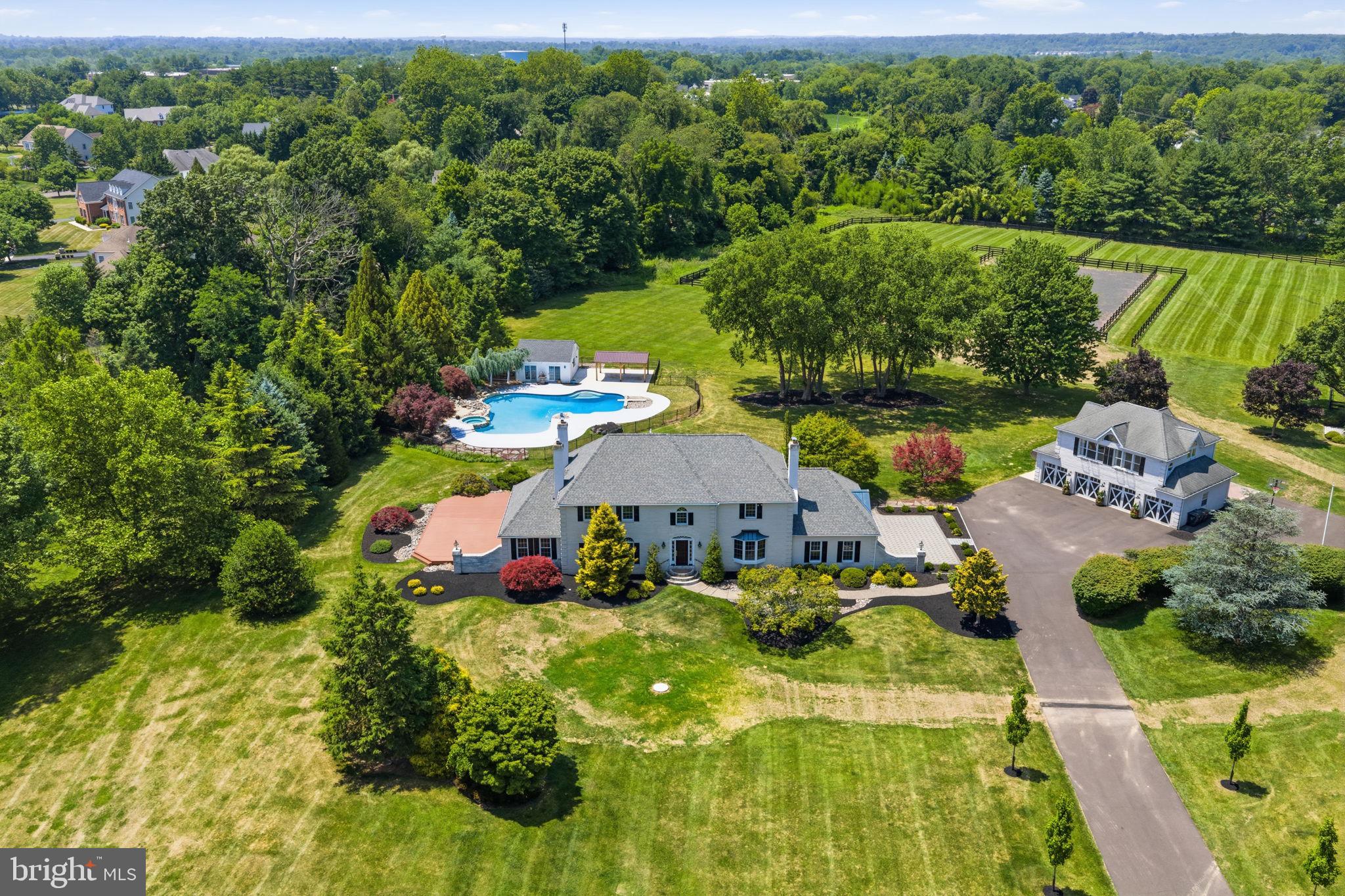 TWO POND ESTATES - Residential