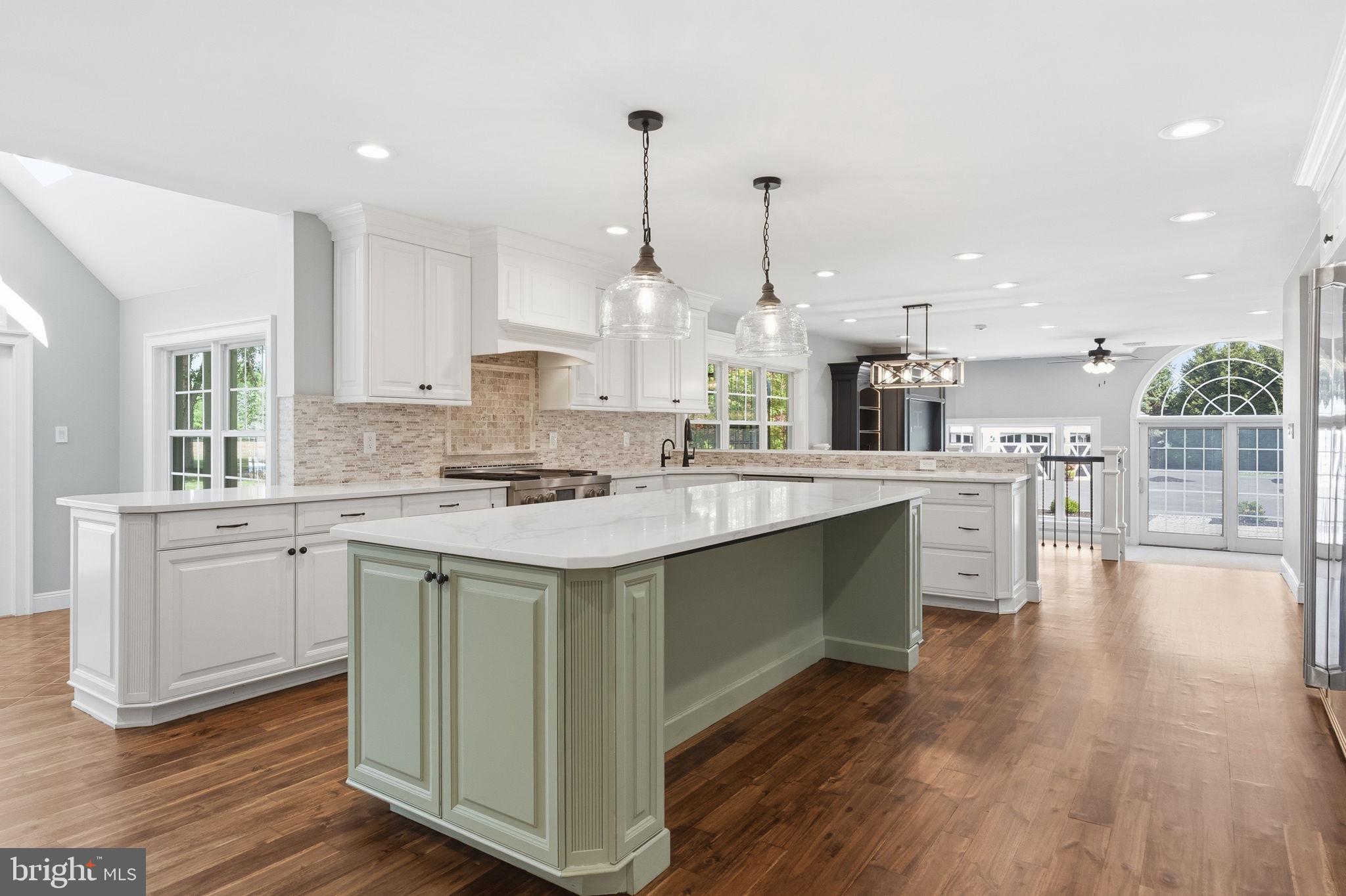 TWO POND ESTATES - Residential