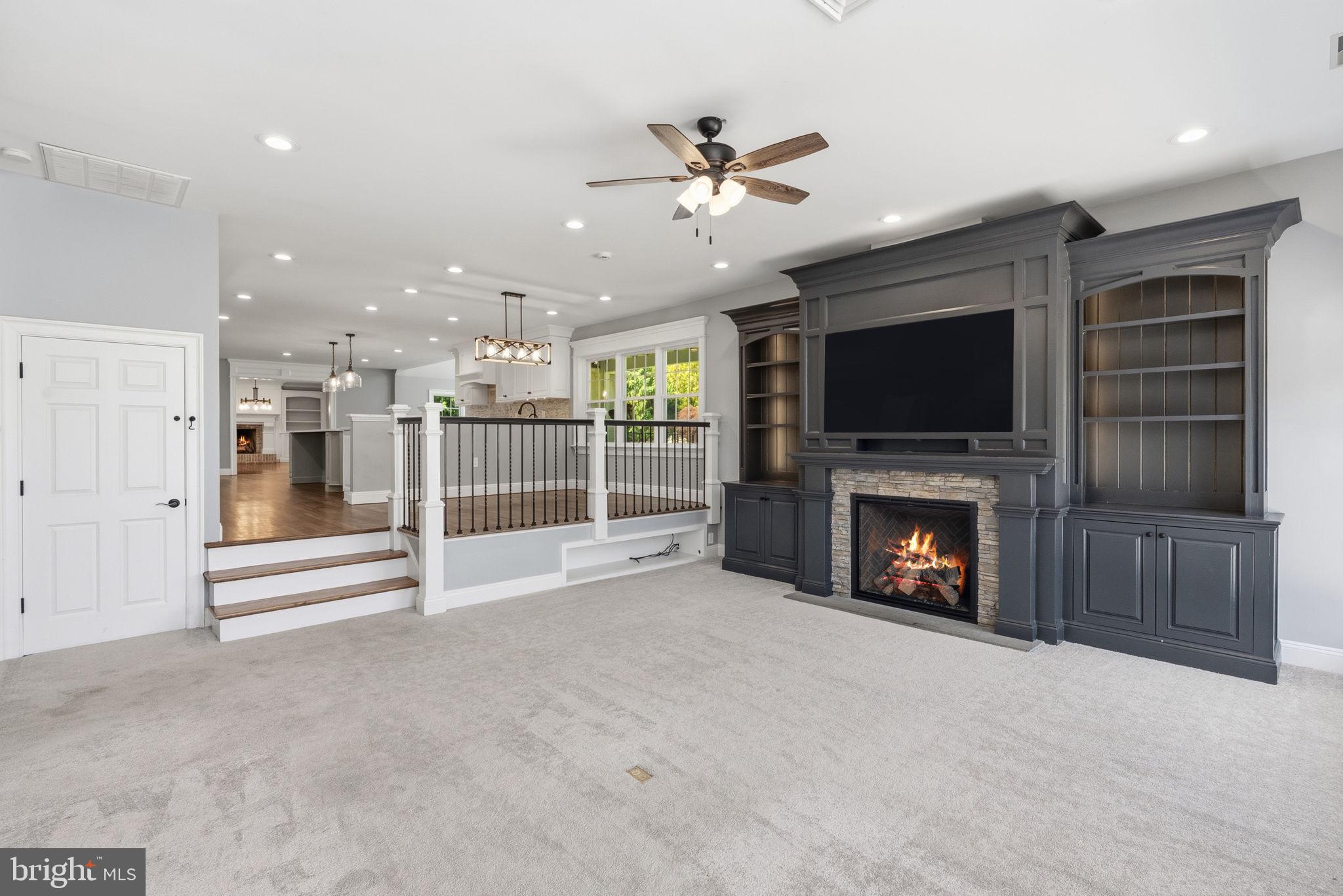 TWO POND ESTATES - Residential
