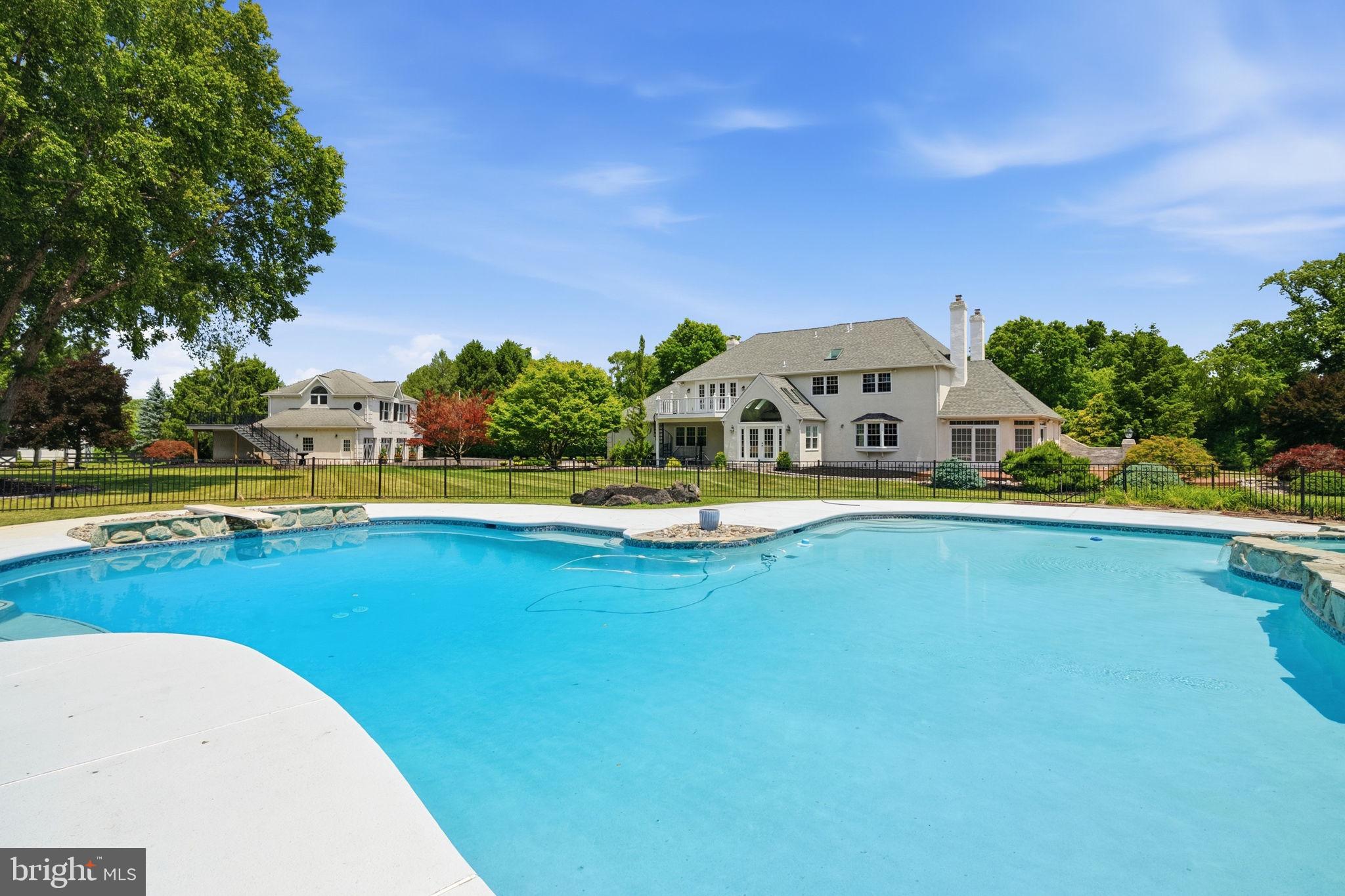 TWO POND ESTATES - Residential