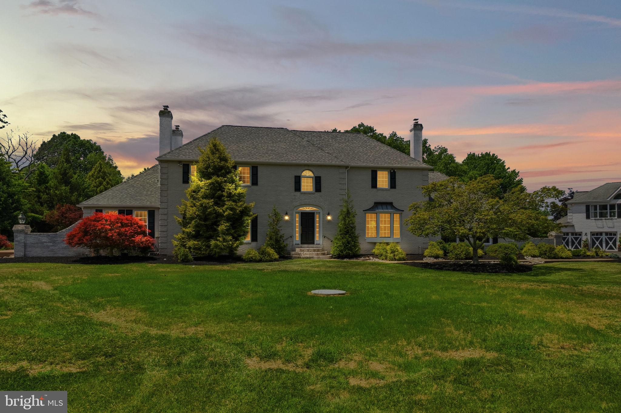 TWO POND ESTATES - Residential