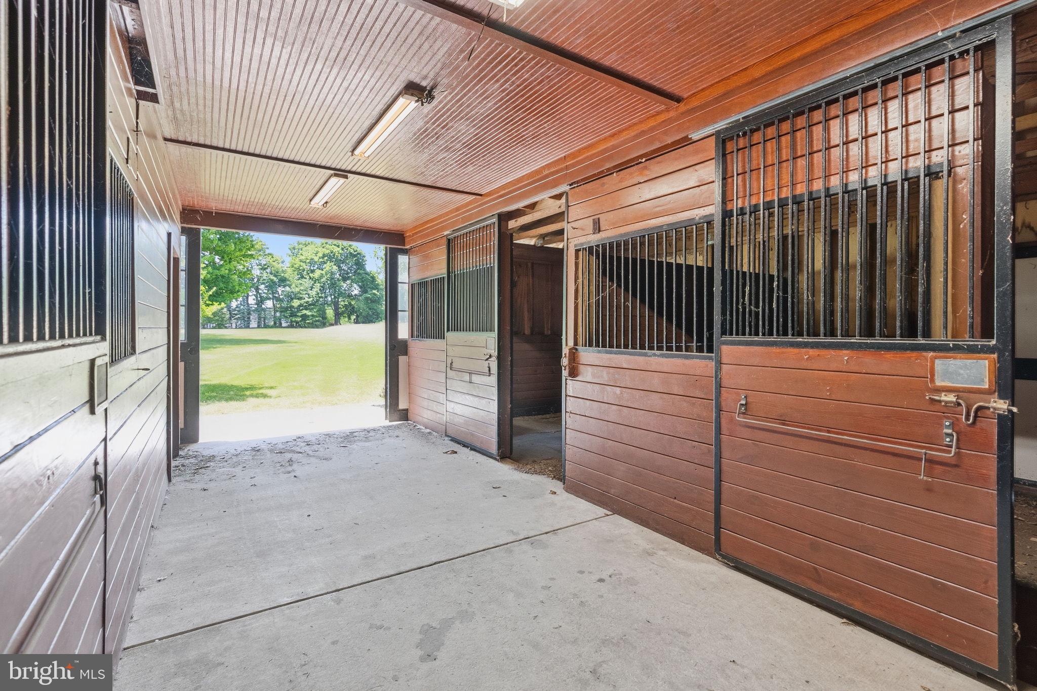 TWO POND ESTATES - Residential