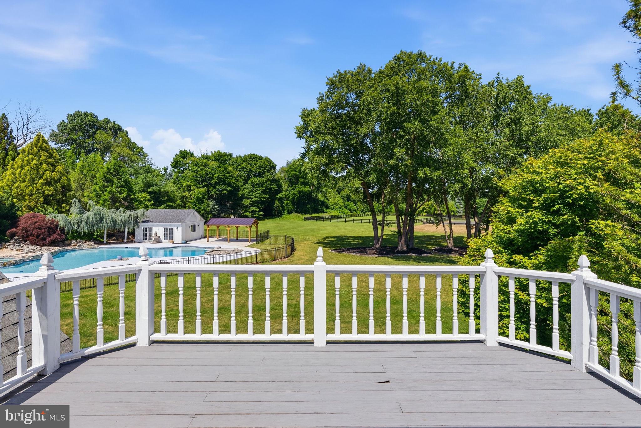 TWO POND ESTATES - Residential
