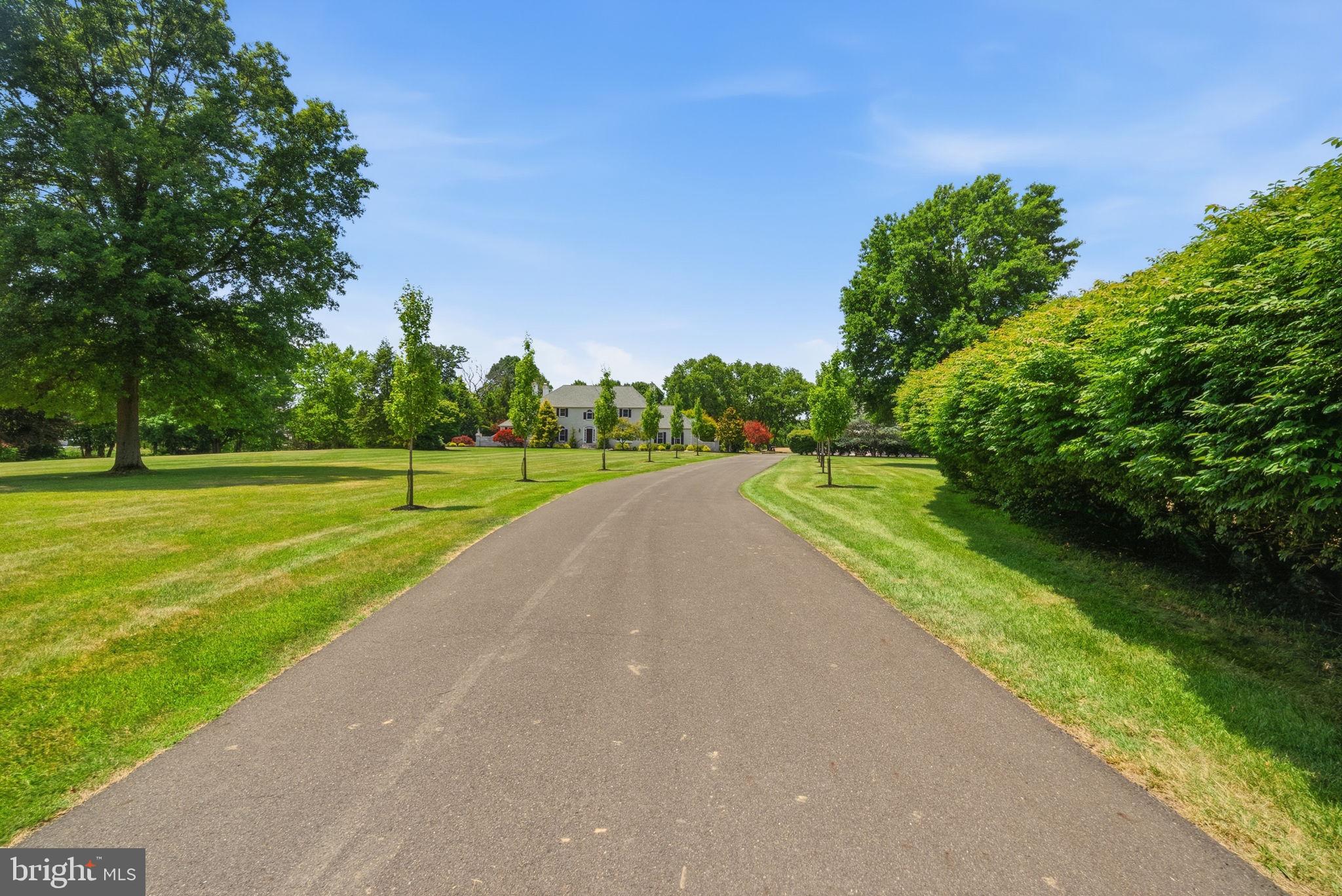 TWO POND ESTATES - Residential