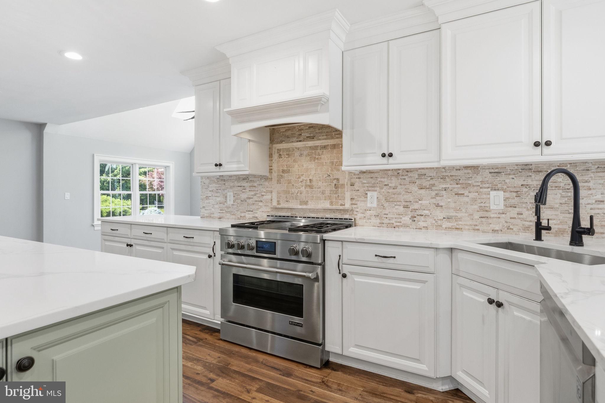 TWO POND ESTATES - Residential