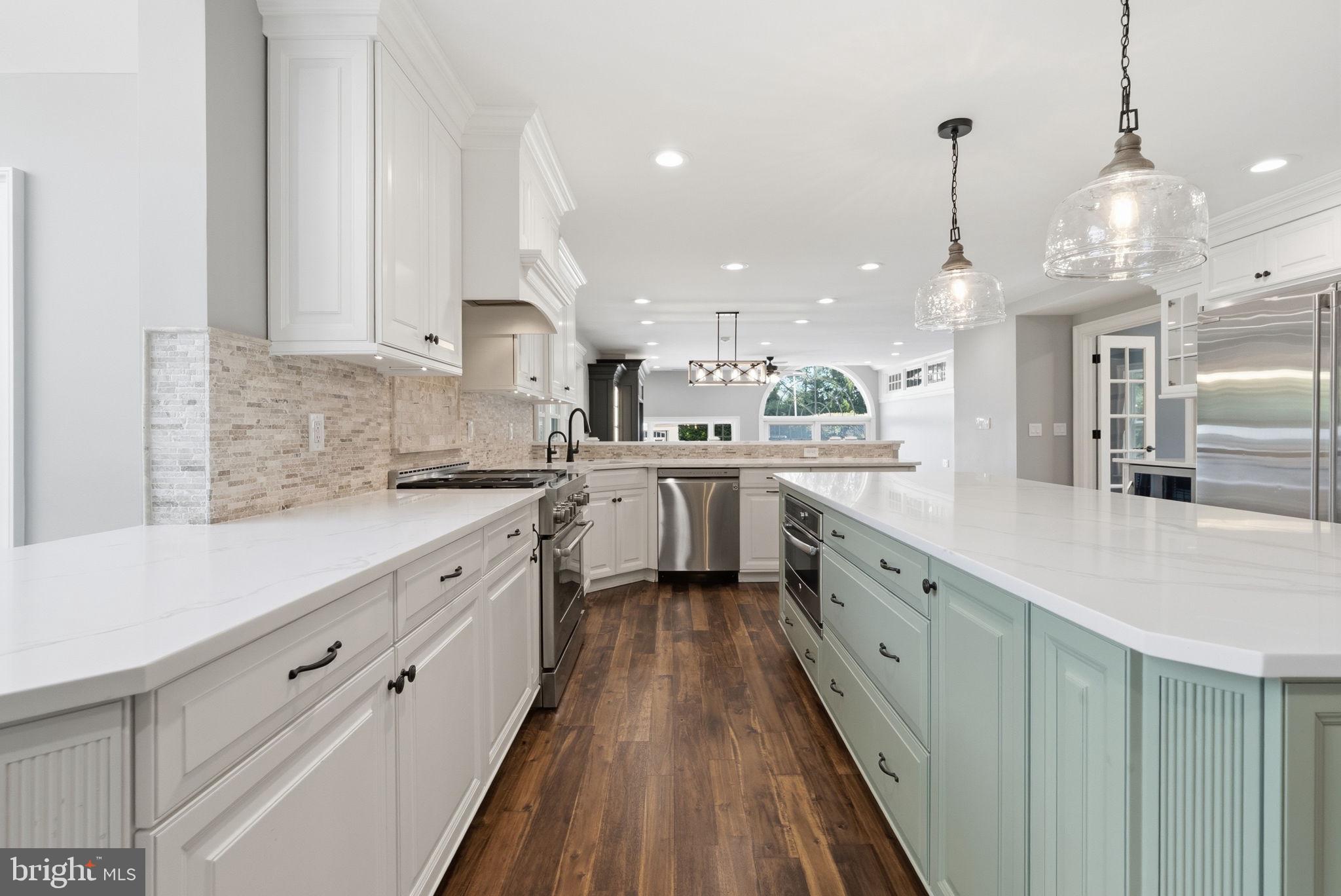 TWO POND ESTATES - Residential