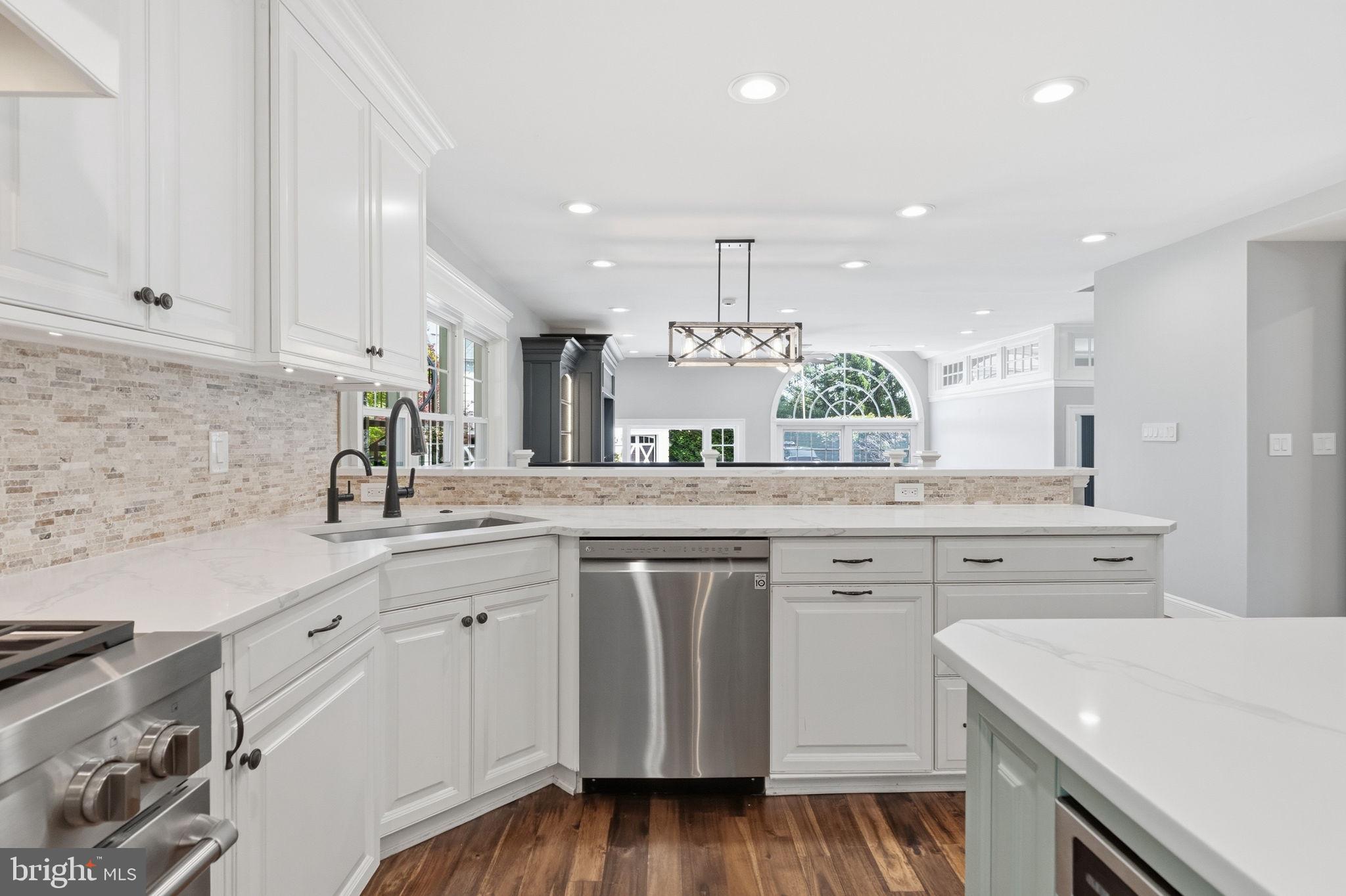 TWO POND ESTATES - Residential