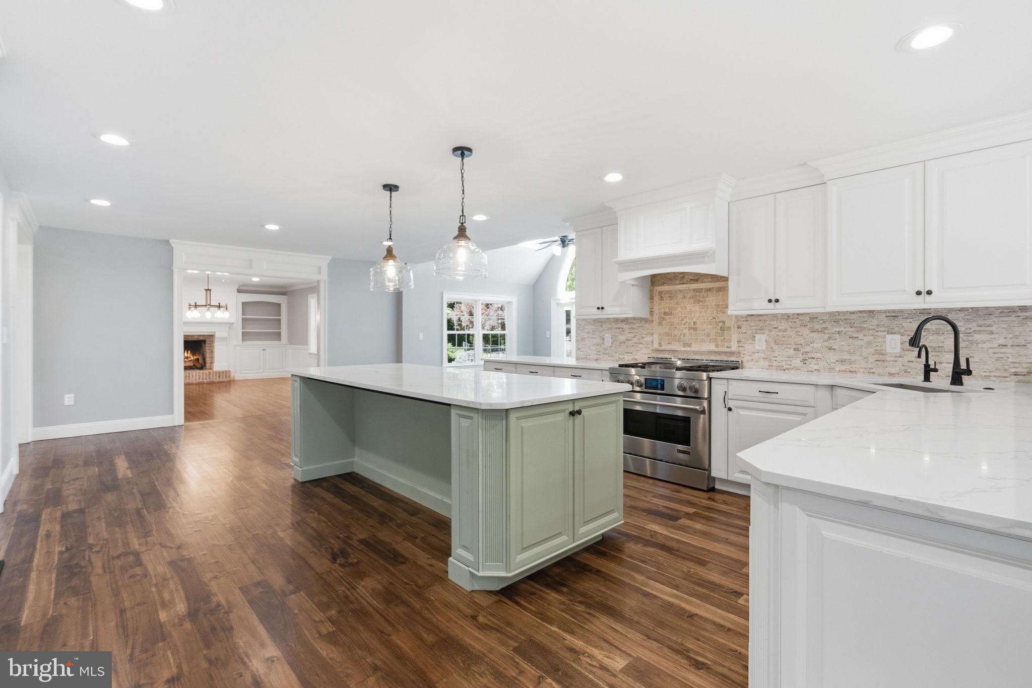 TWO POND ESTATES - Residential
