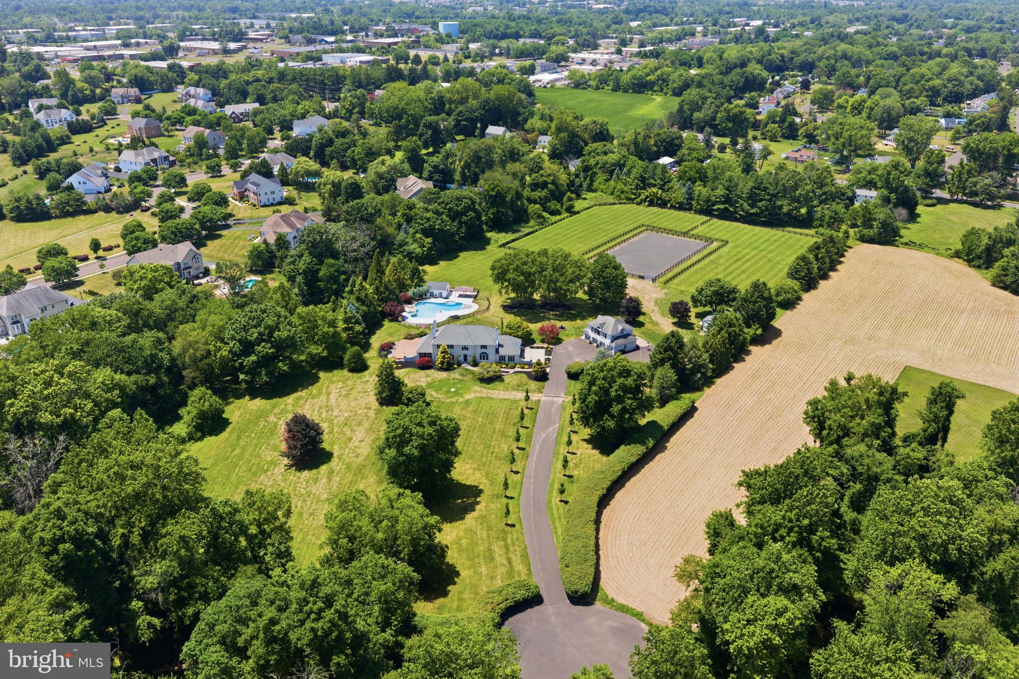 TWO POND ESTATES - Residential