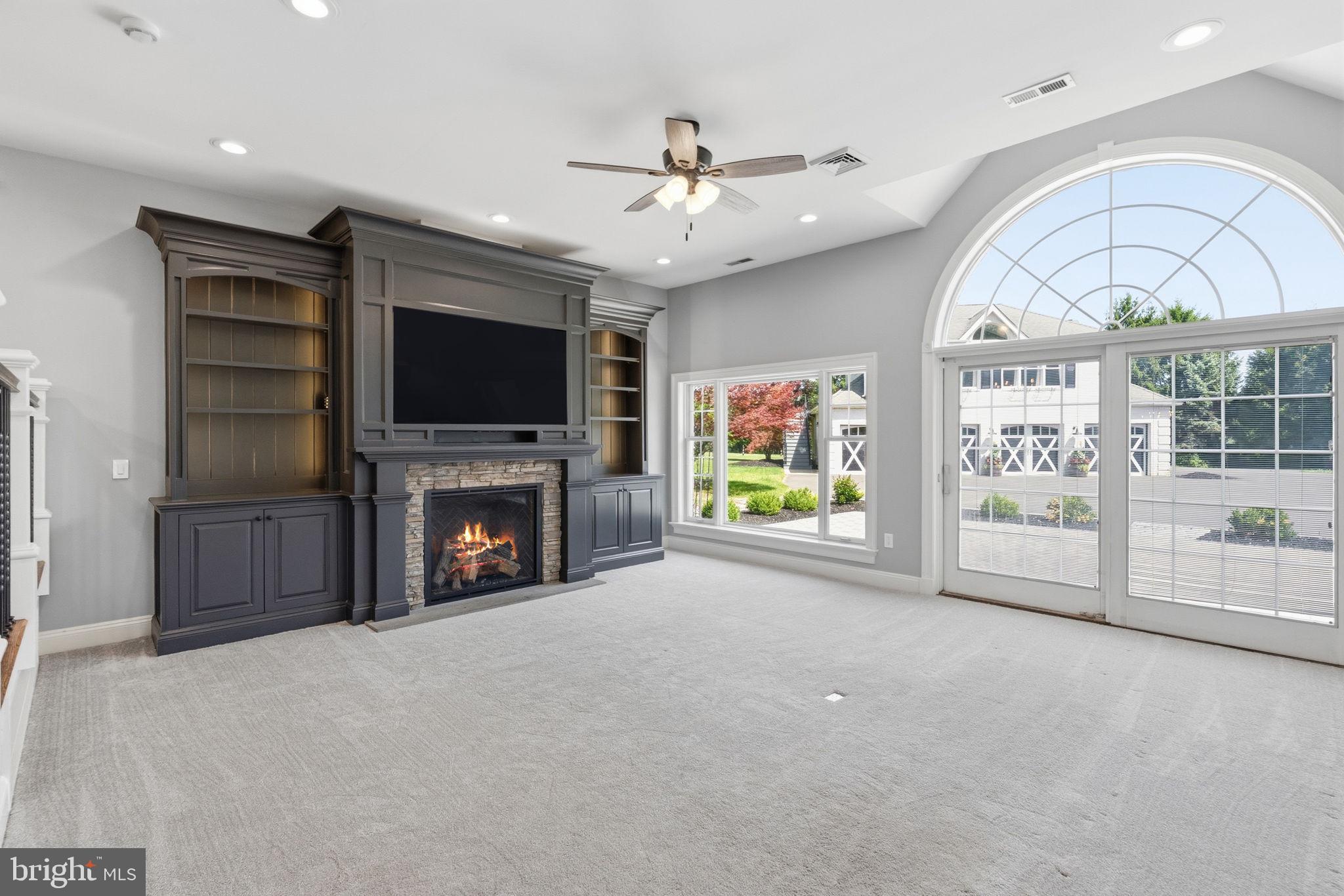 TWO POND ESTATES - Residential