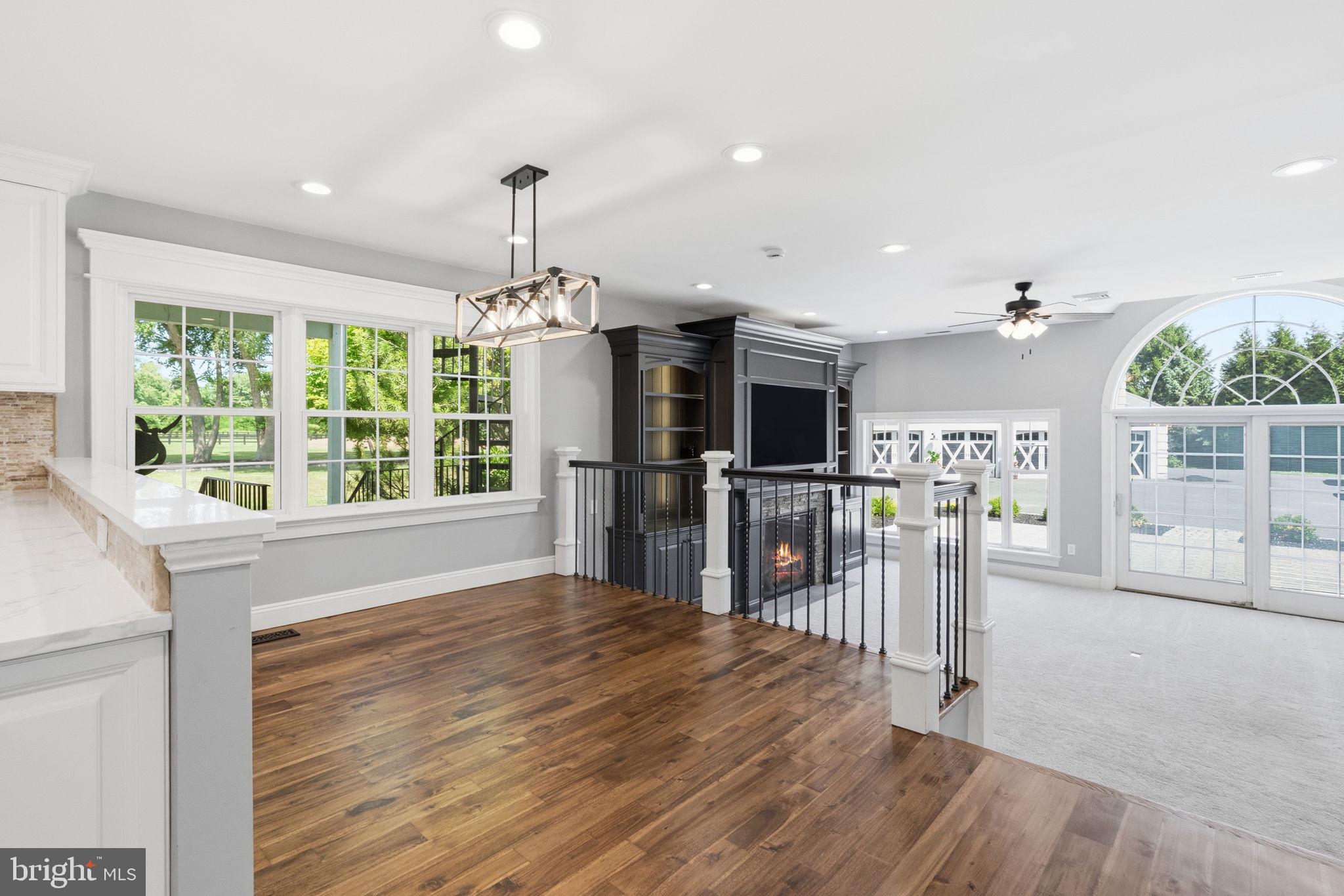 TWO POND ESTATES - Residential
