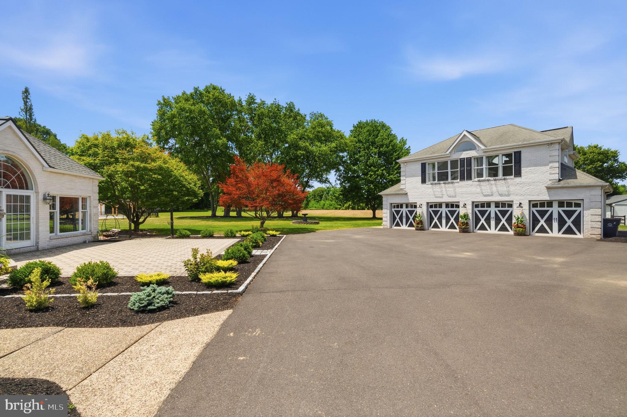 TWO POND ESTATES - Residential