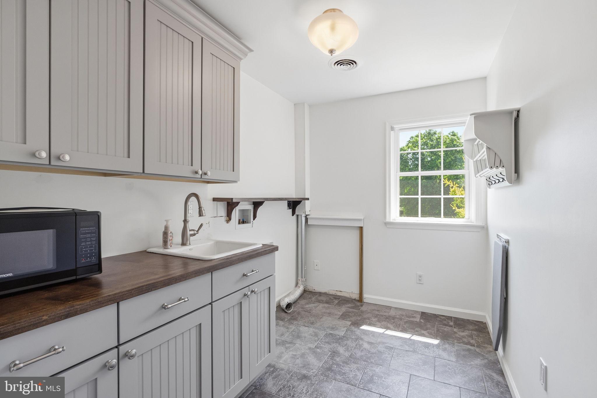 TWO POND ESTATES - Residential