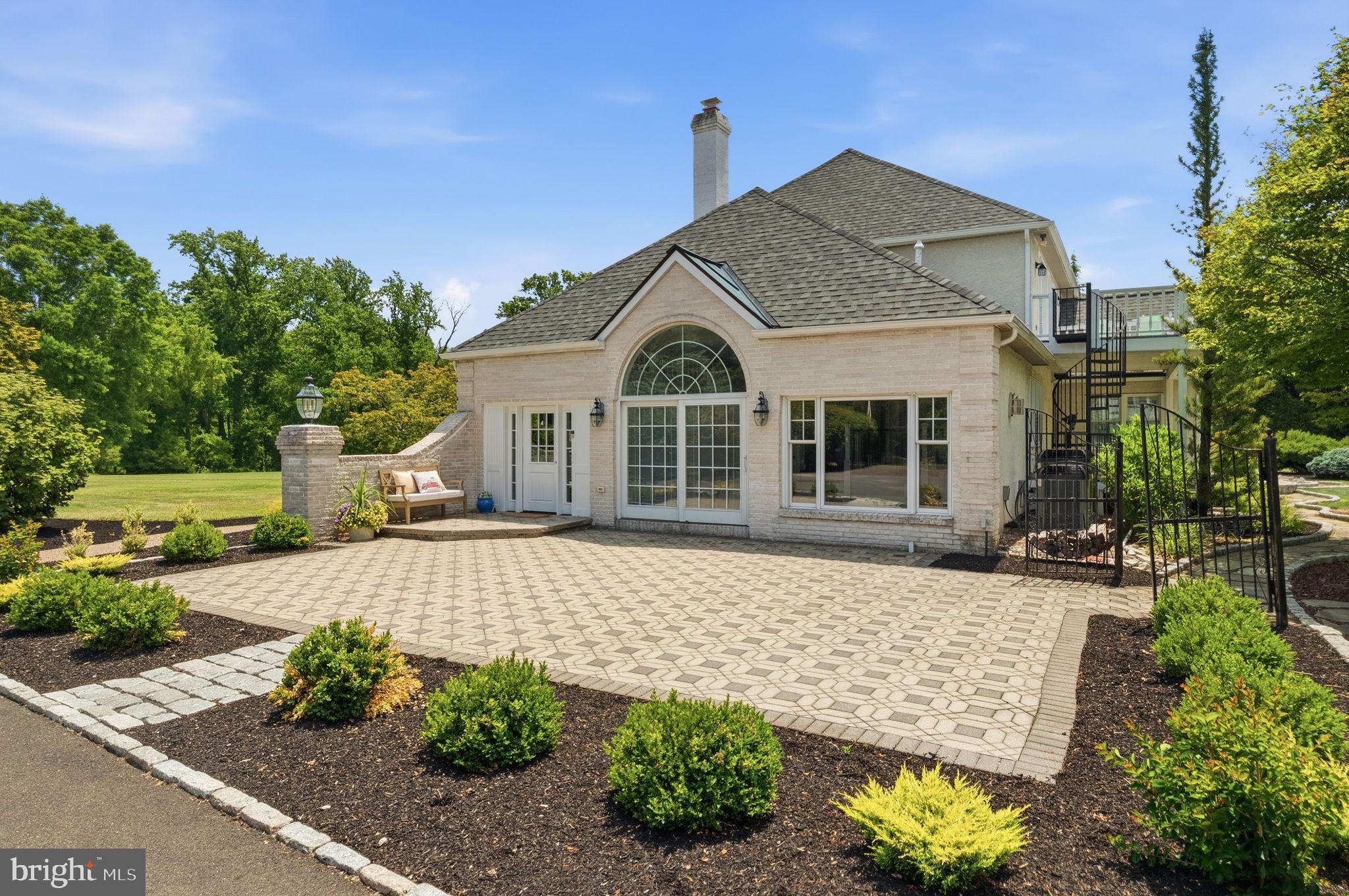 TWO POND ESTATES - Residential
