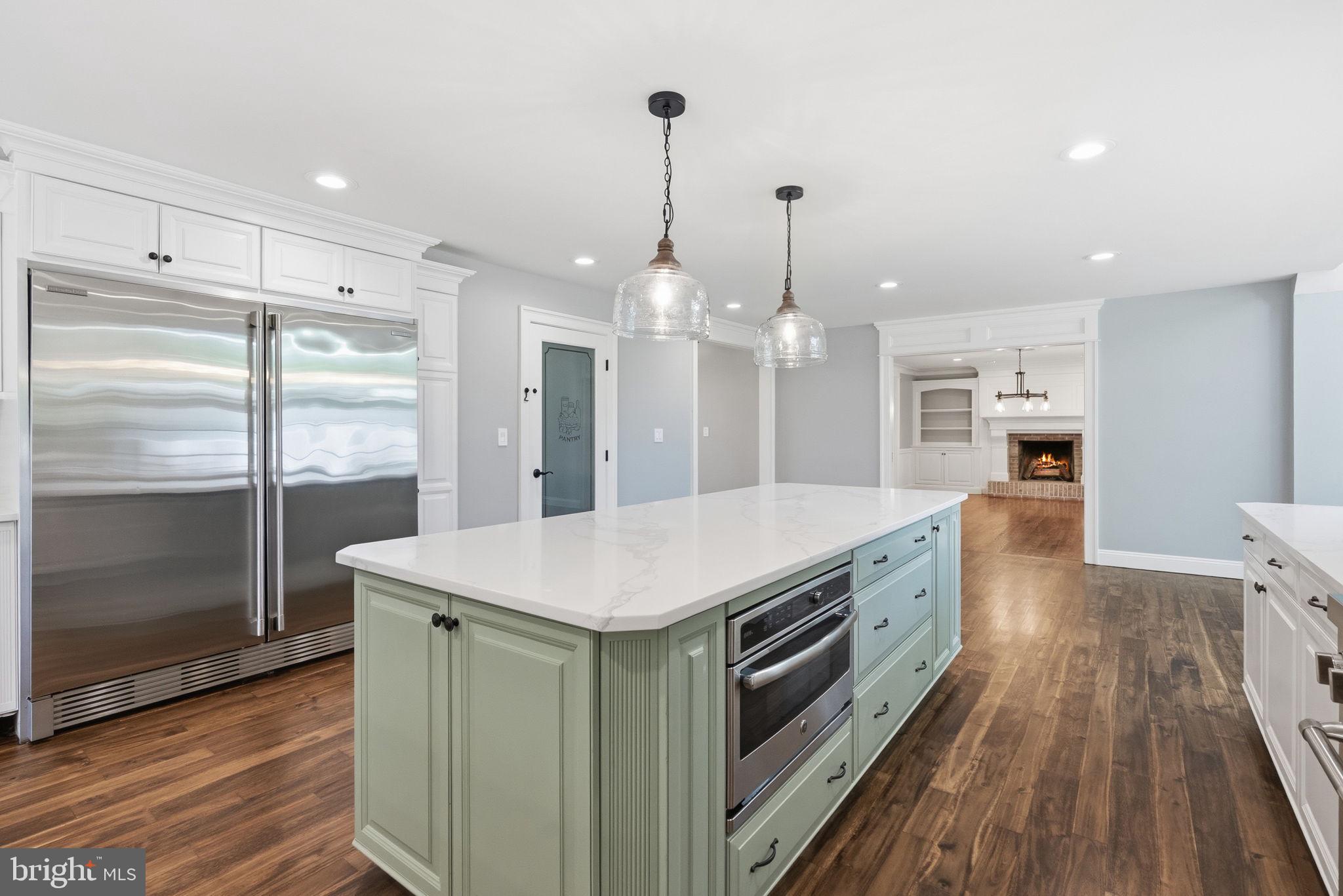 TWO POND ESTATES - Residential