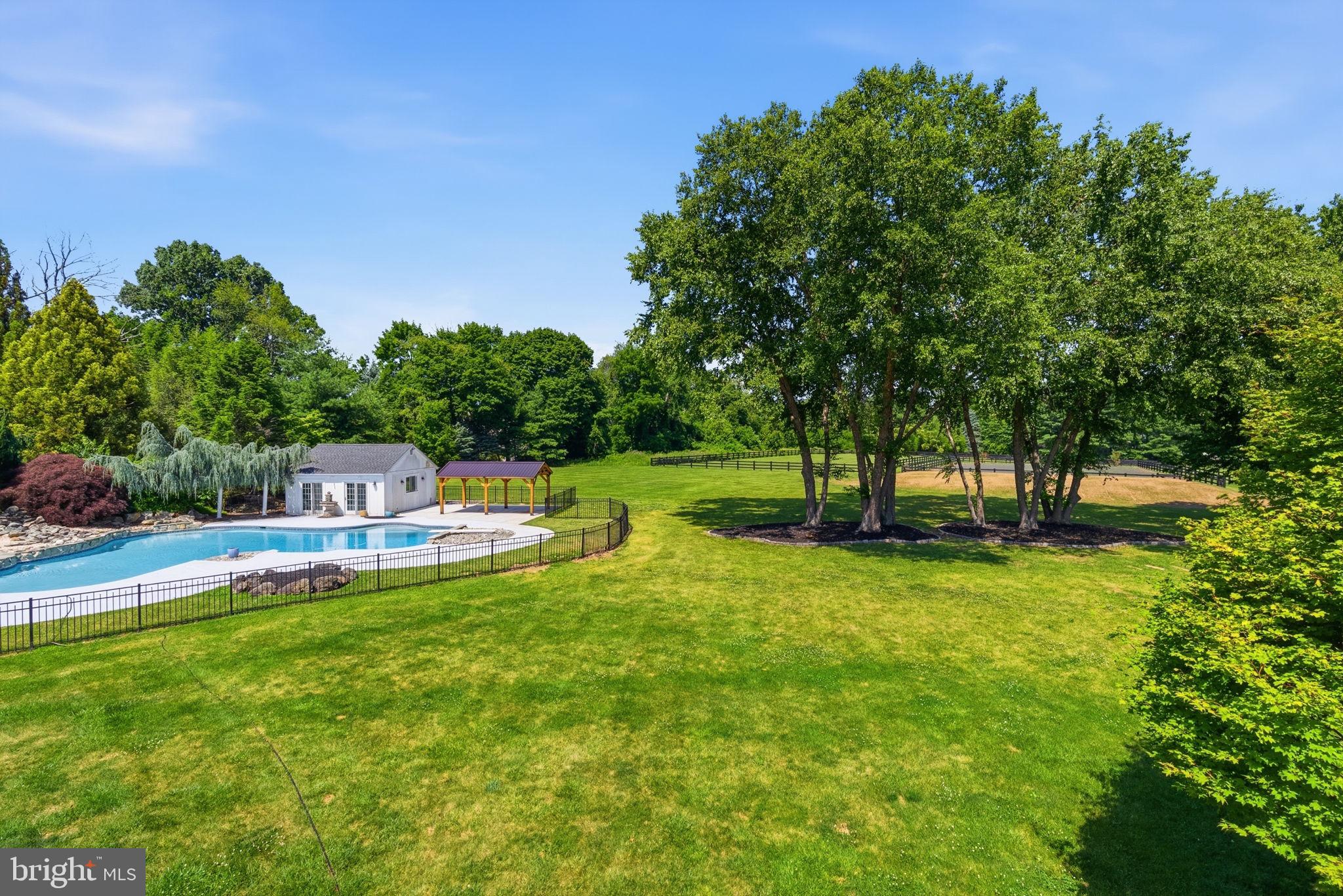 TWO POND ESTATES - Residential