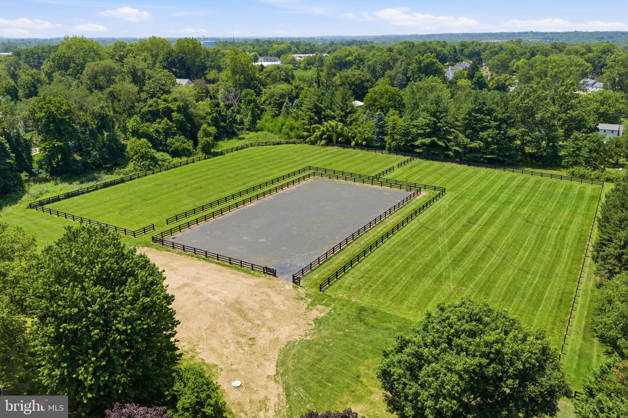TWO POND ESTATES - Residential