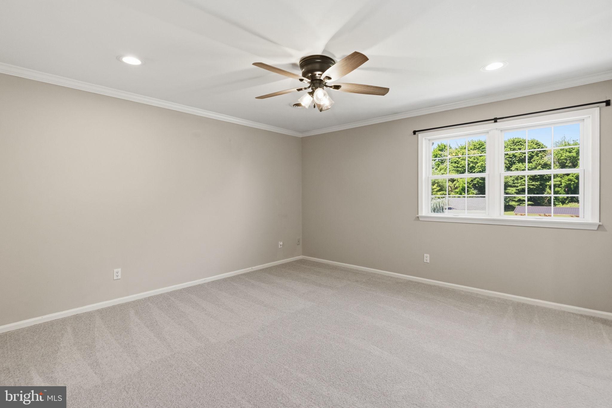 TWO POND ESTATES - Residential