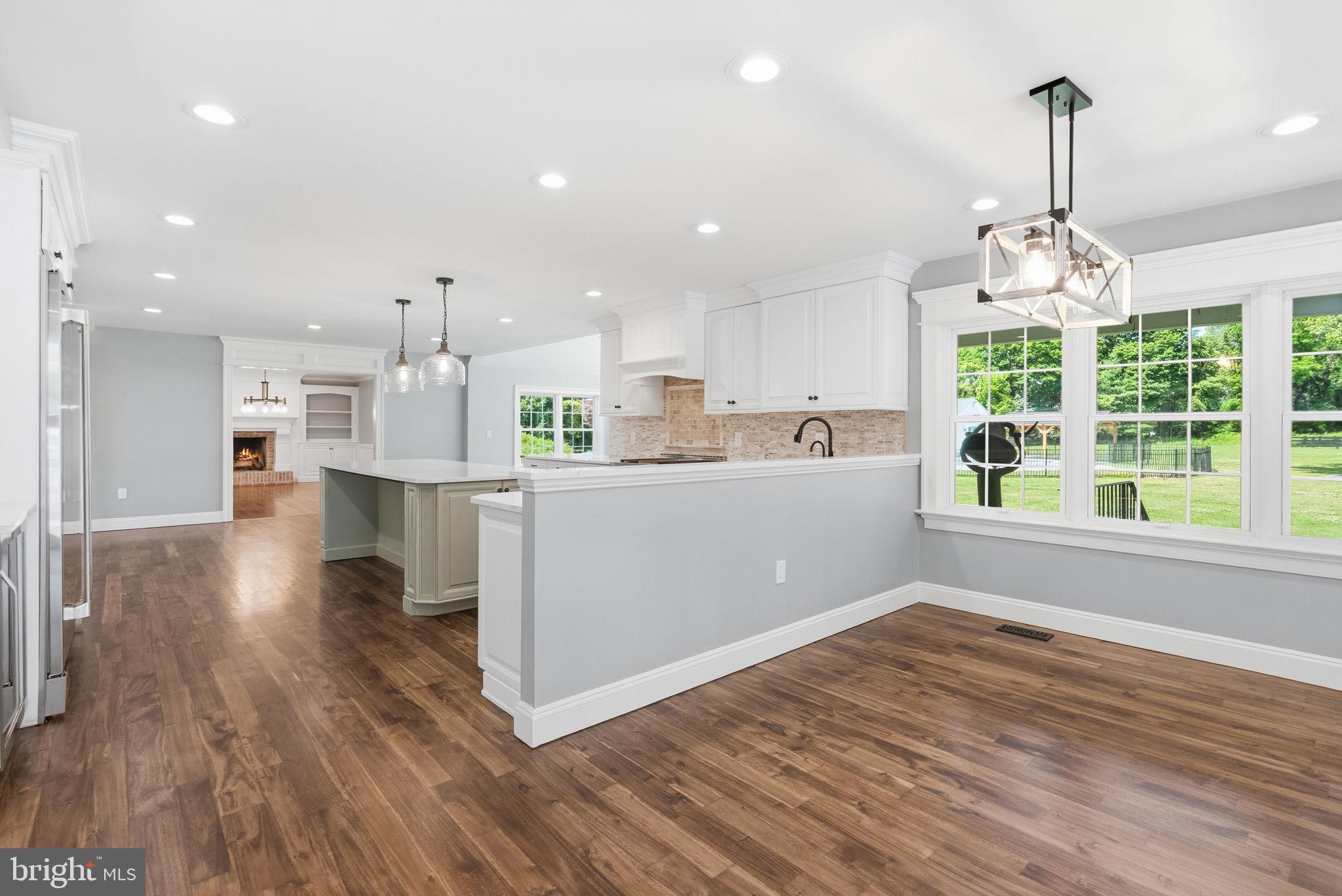 TWO POND ESTATES - Residential
