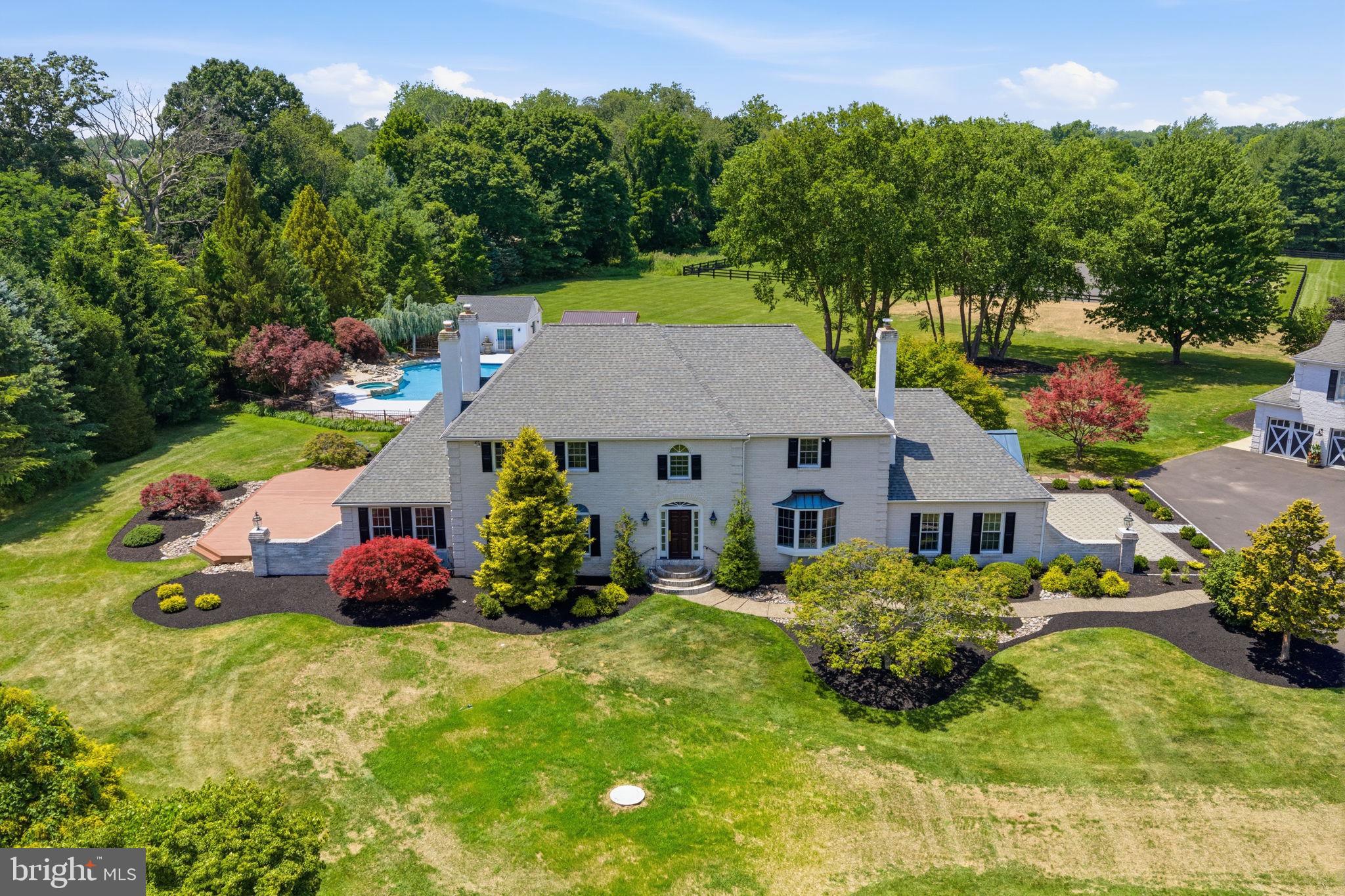 TWO POND ESTATES - Residential
