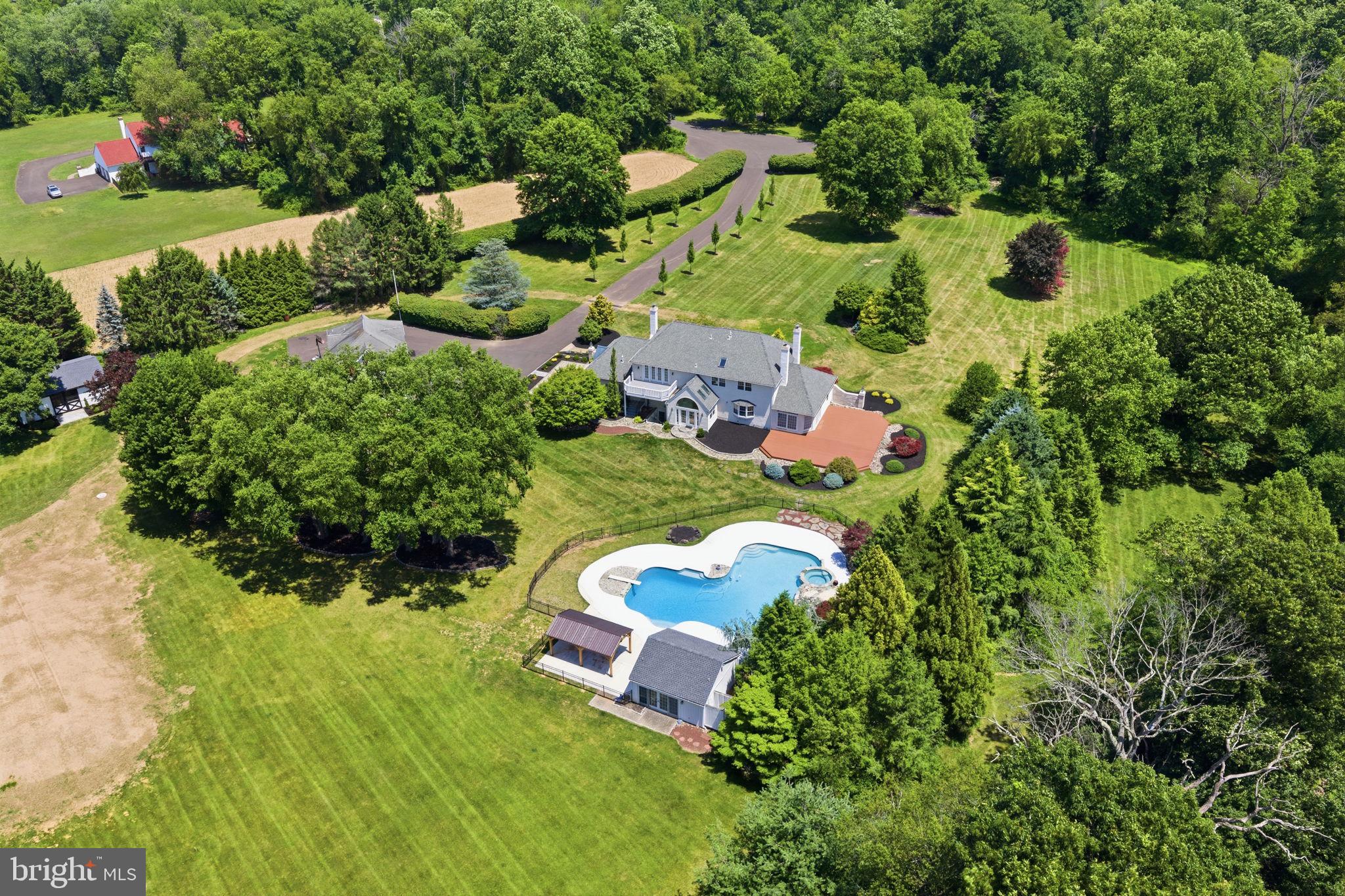 TWO POND ESTATES - Residential