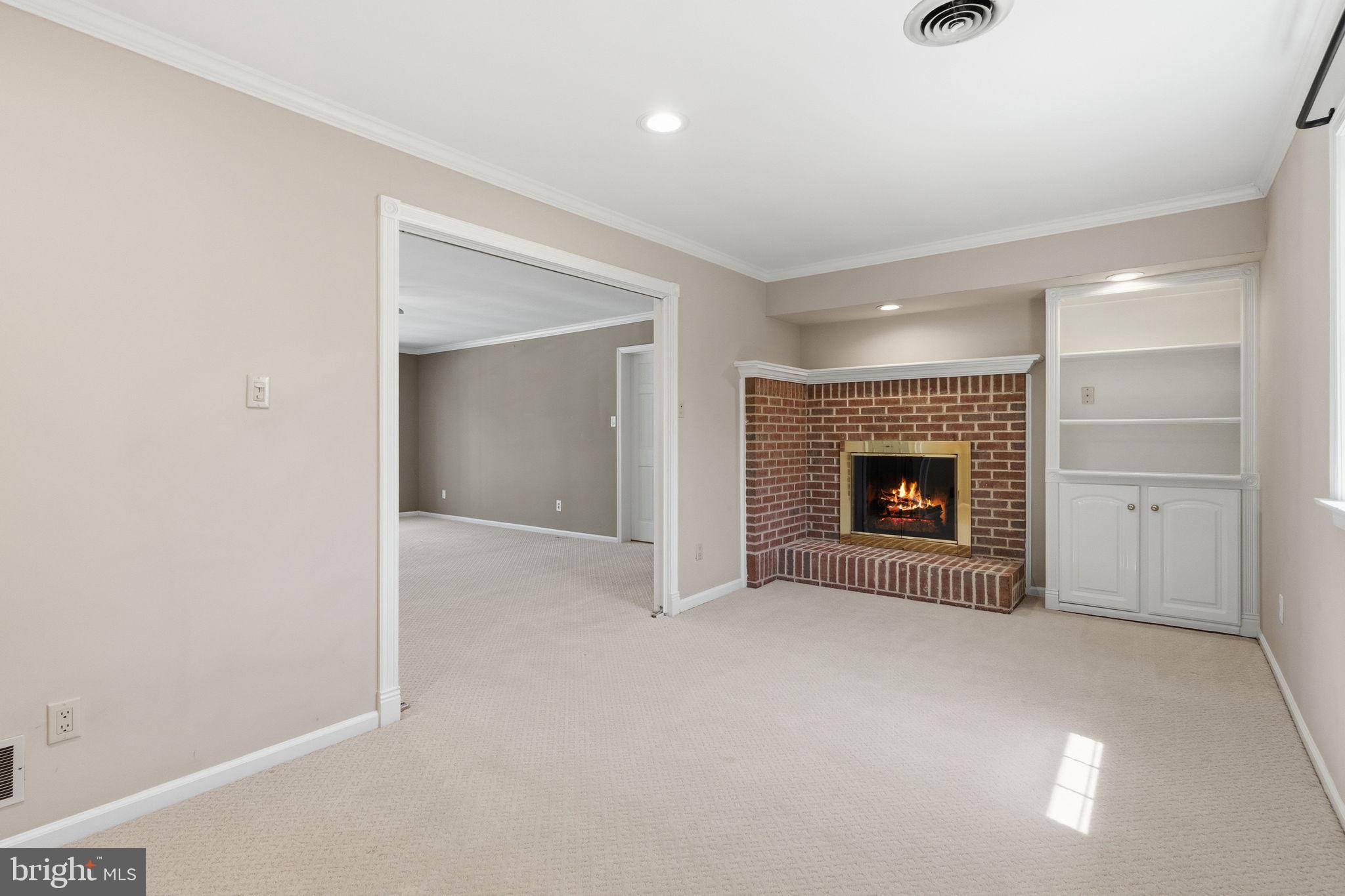 TWO POND ESTATES - Residential