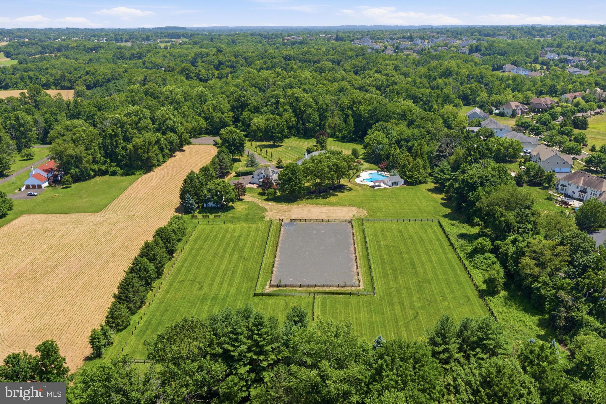 TWO POND ESTATES - Residential