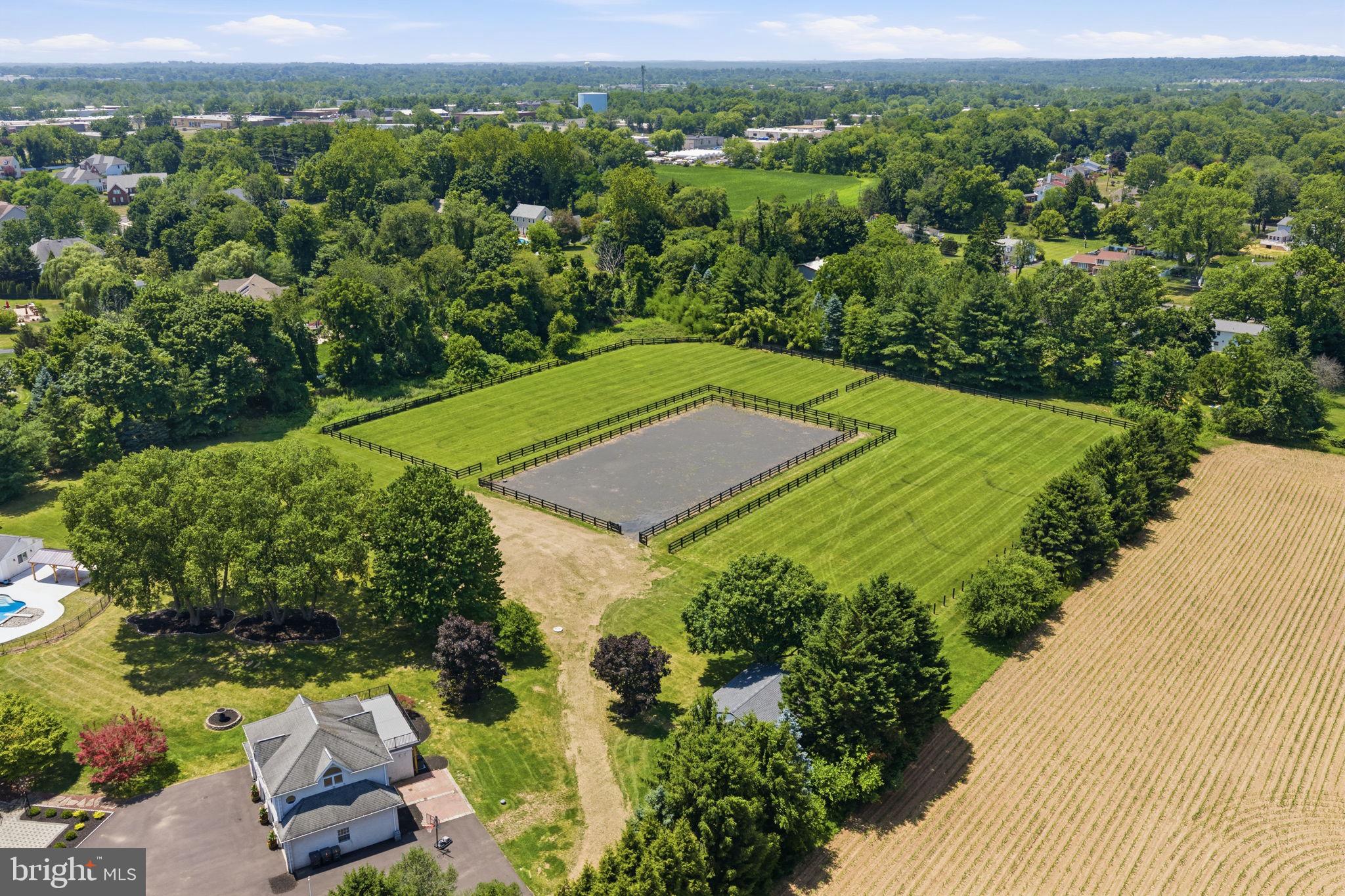 TWO POND ESTATES - Residential