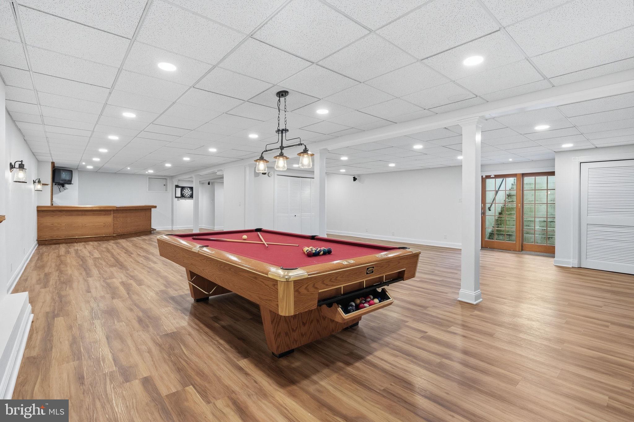 TWO POND ESTATES - Residential