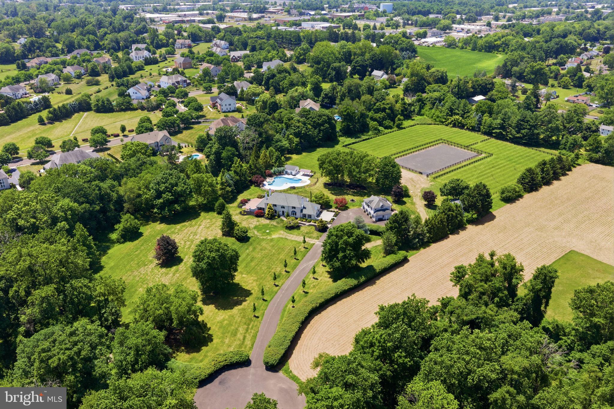 TWO POND ESTATES - Residential