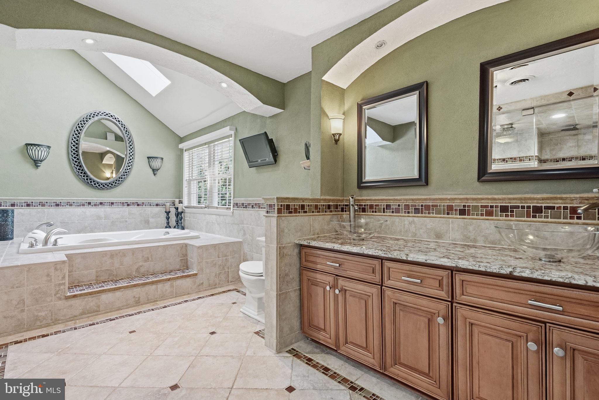 TWO POND ESTATES - Residential