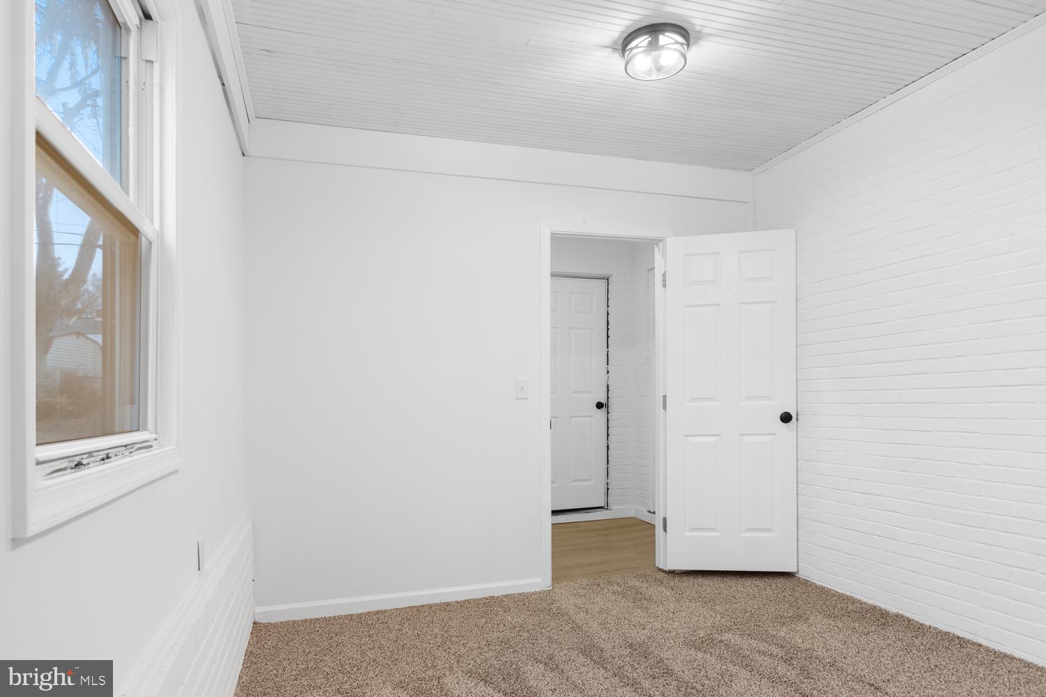 QUAKER HILLS - Residential