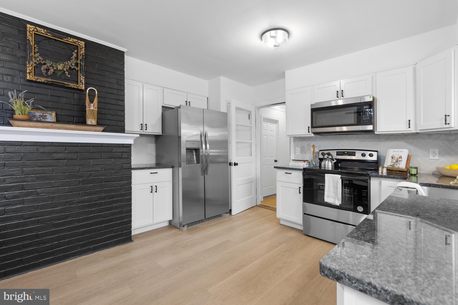 QUAKER HILLS - Residential