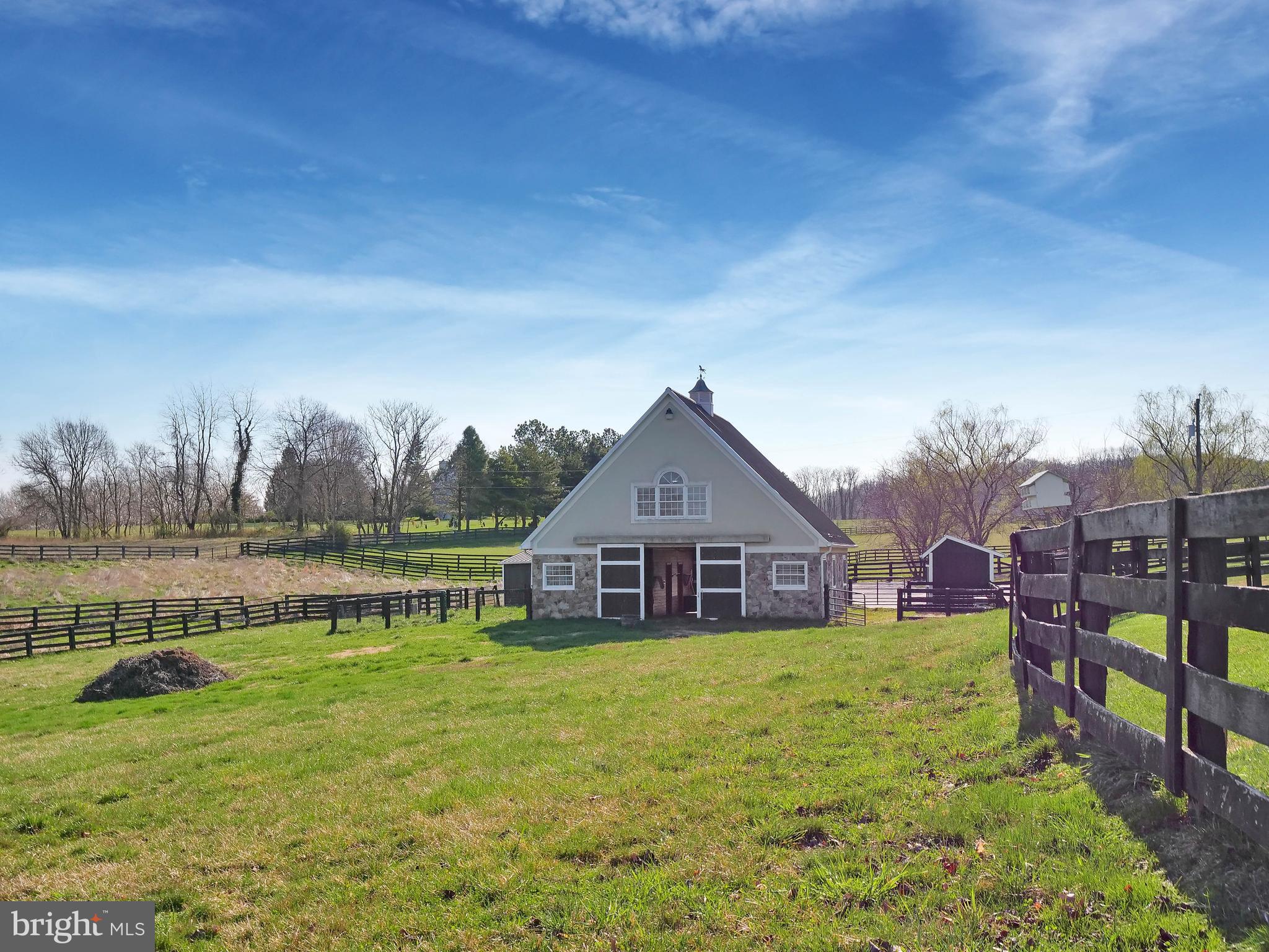 E DEBUTTS LAND - Residential