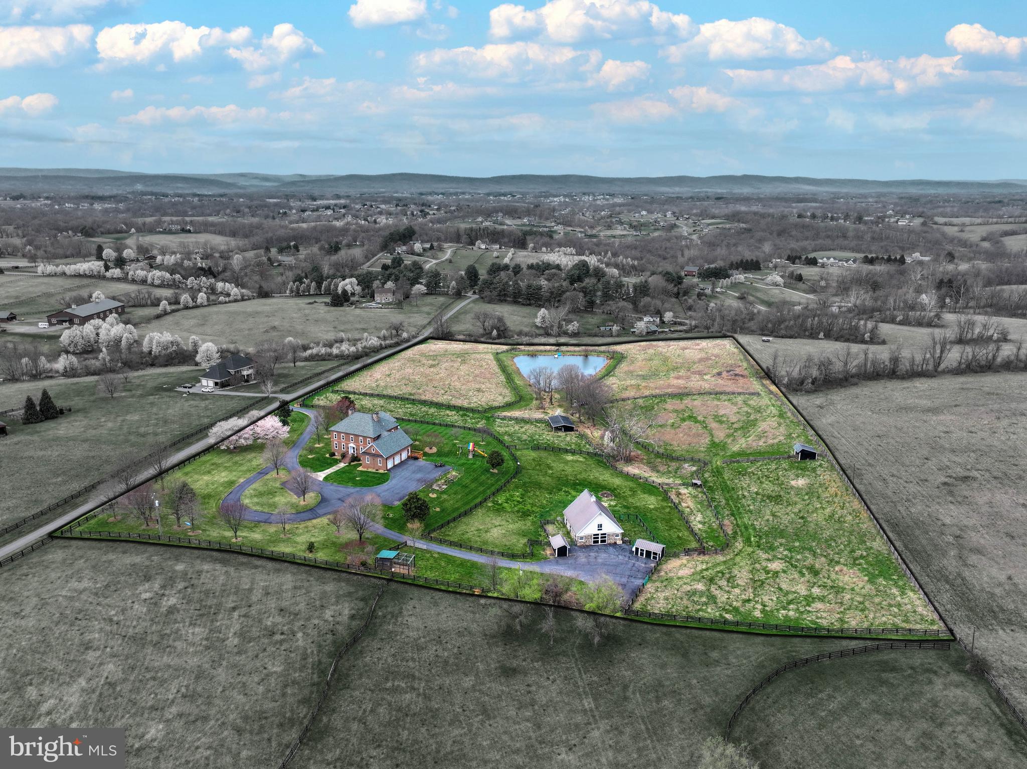 E DEBUTTS LAND - Residential