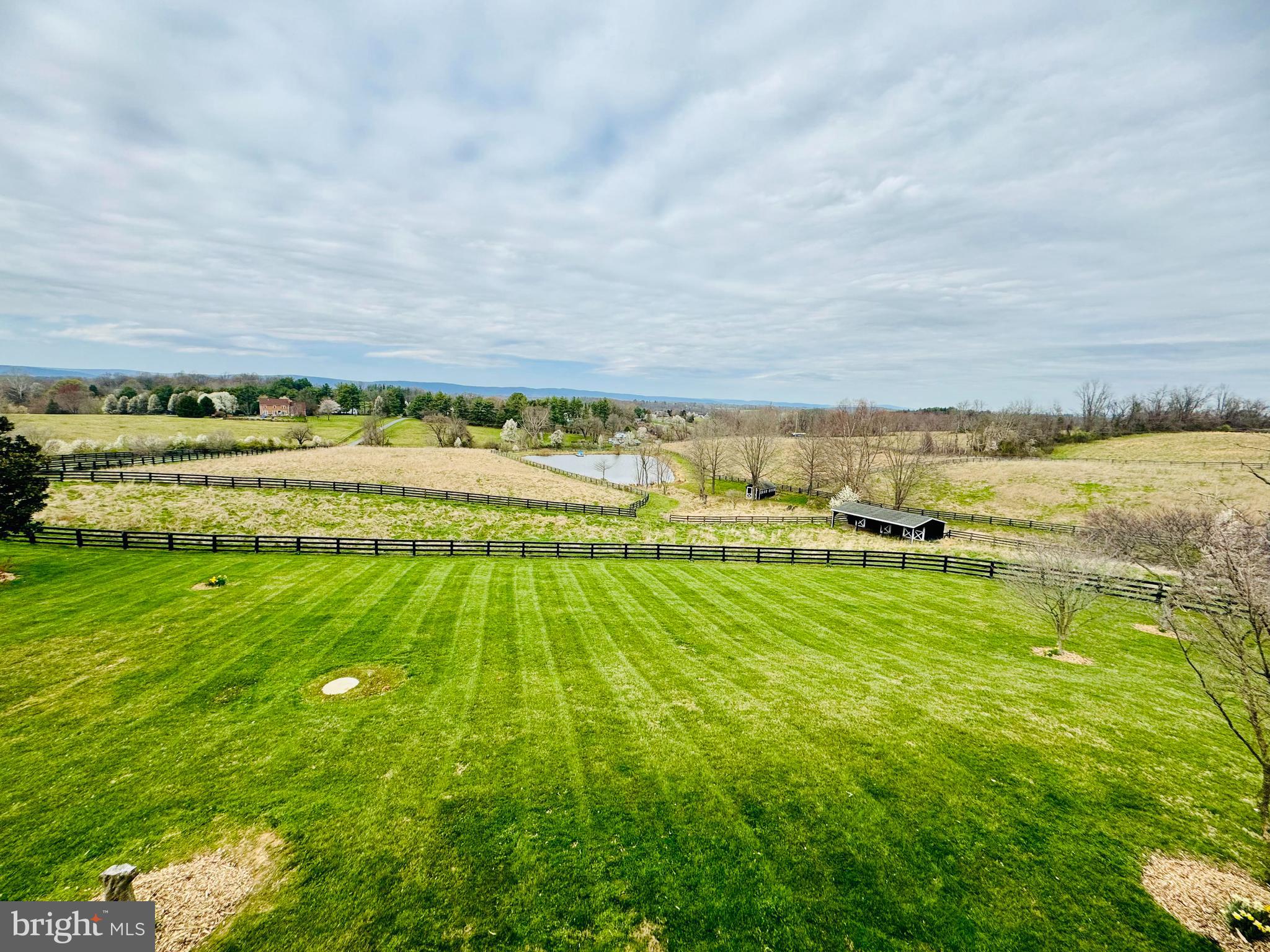 E DEBUTTS LAND - Residential