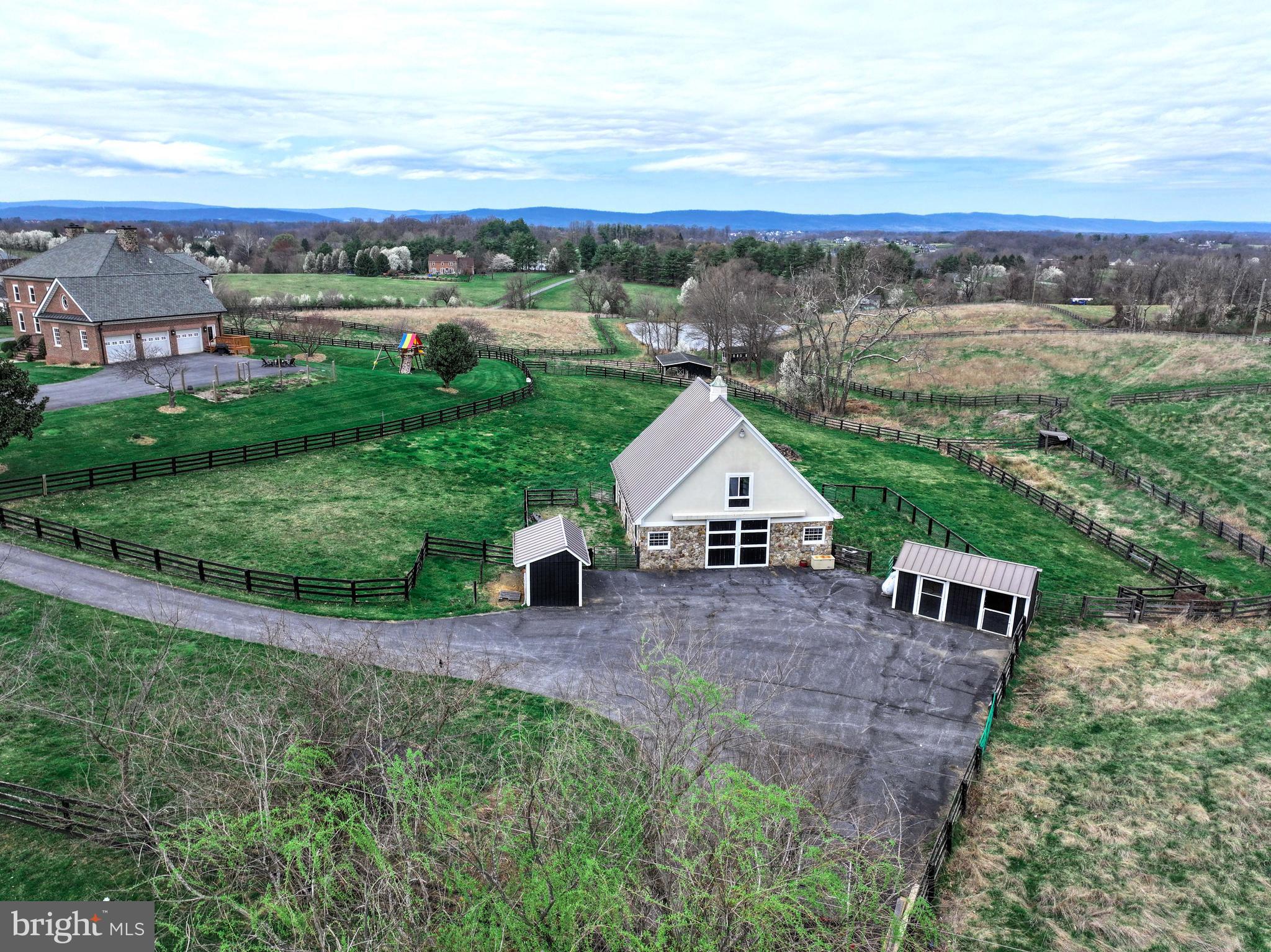 E DEBUTTS LAND - Residential