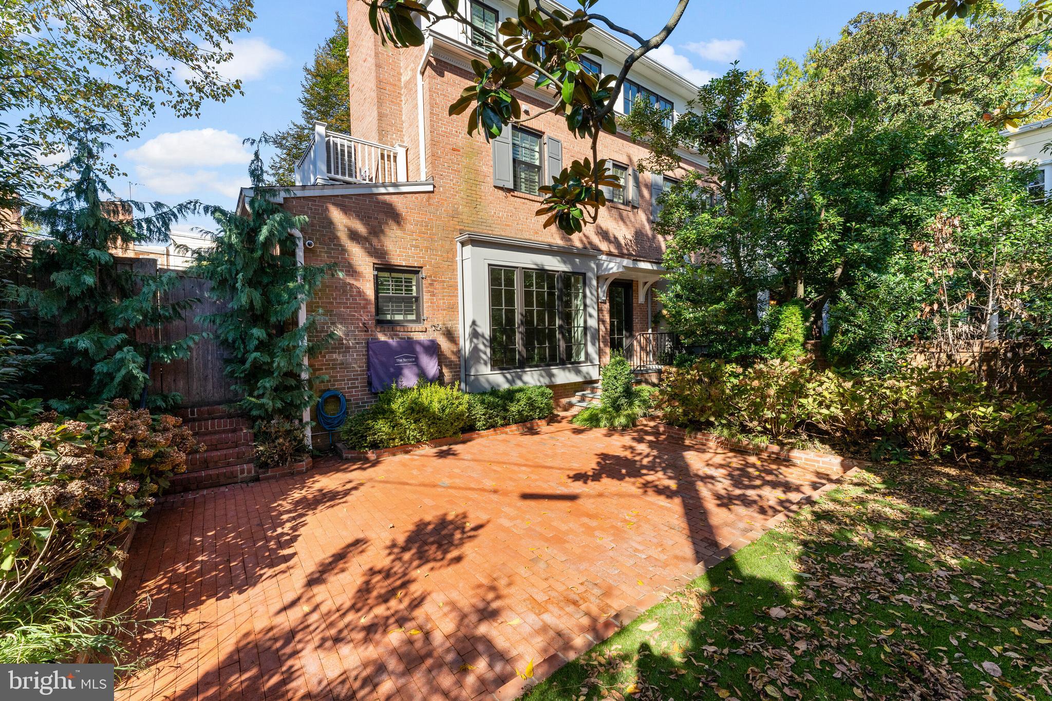 OLD TOWN ALEXANDRIA - Residential