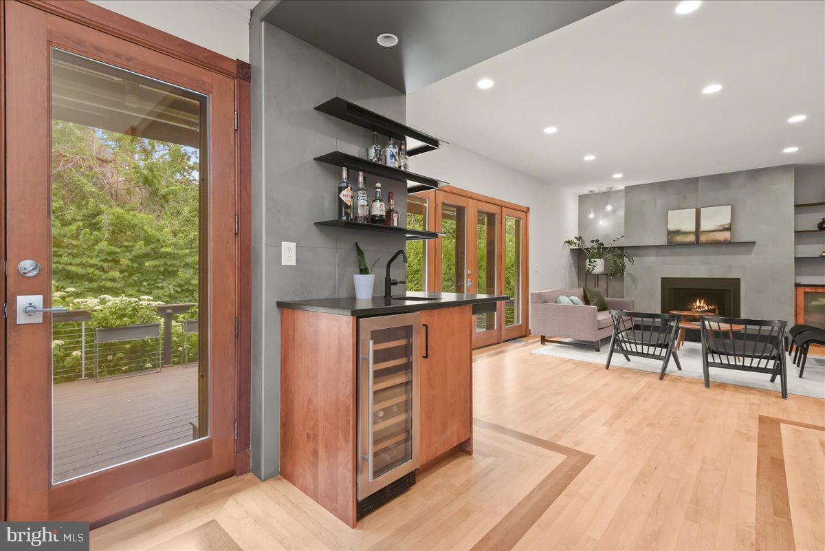 LEE HEIGHTS - Residential