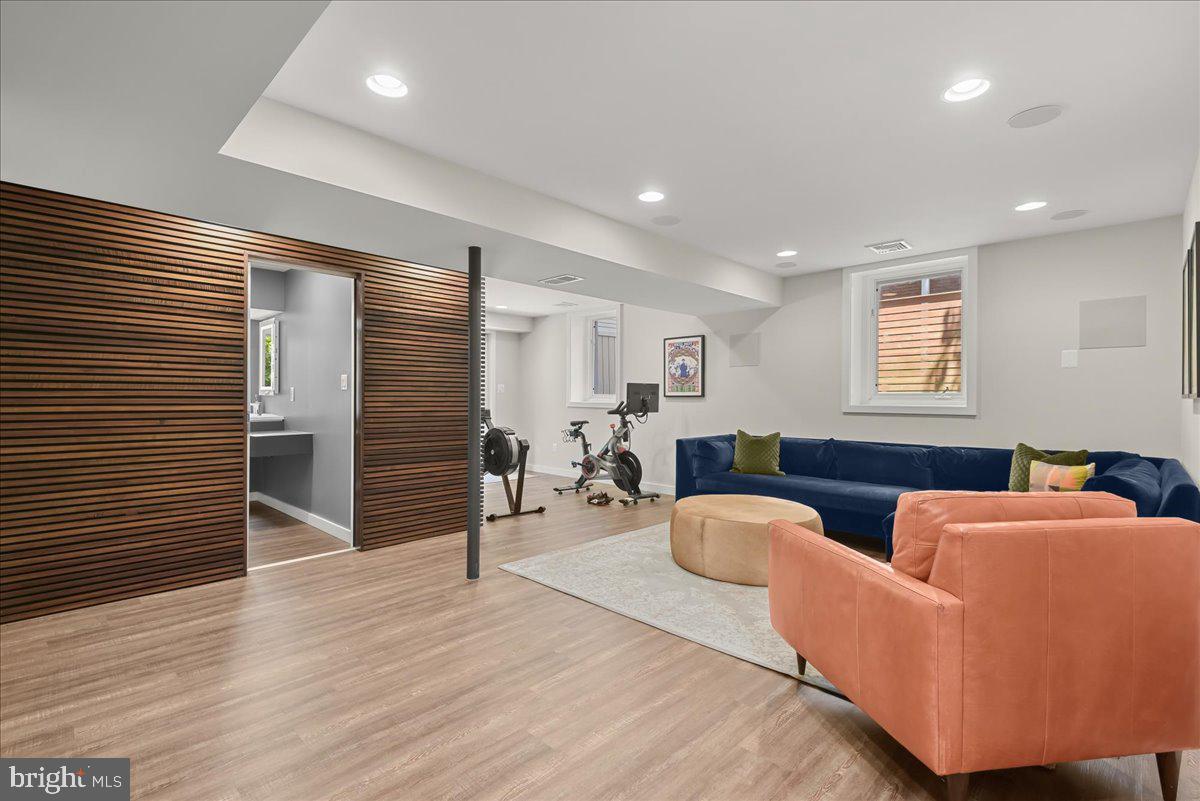 LEE HEIGHTS - Residential