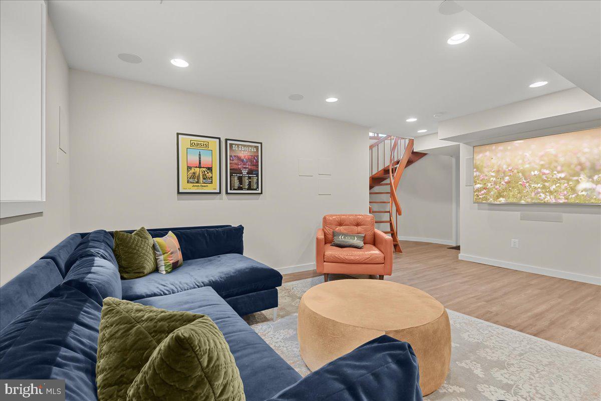 LEE HEIGHTS - Residential