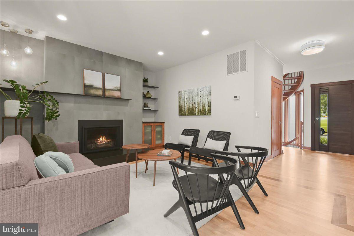 LEE HEIGHTS - Residential